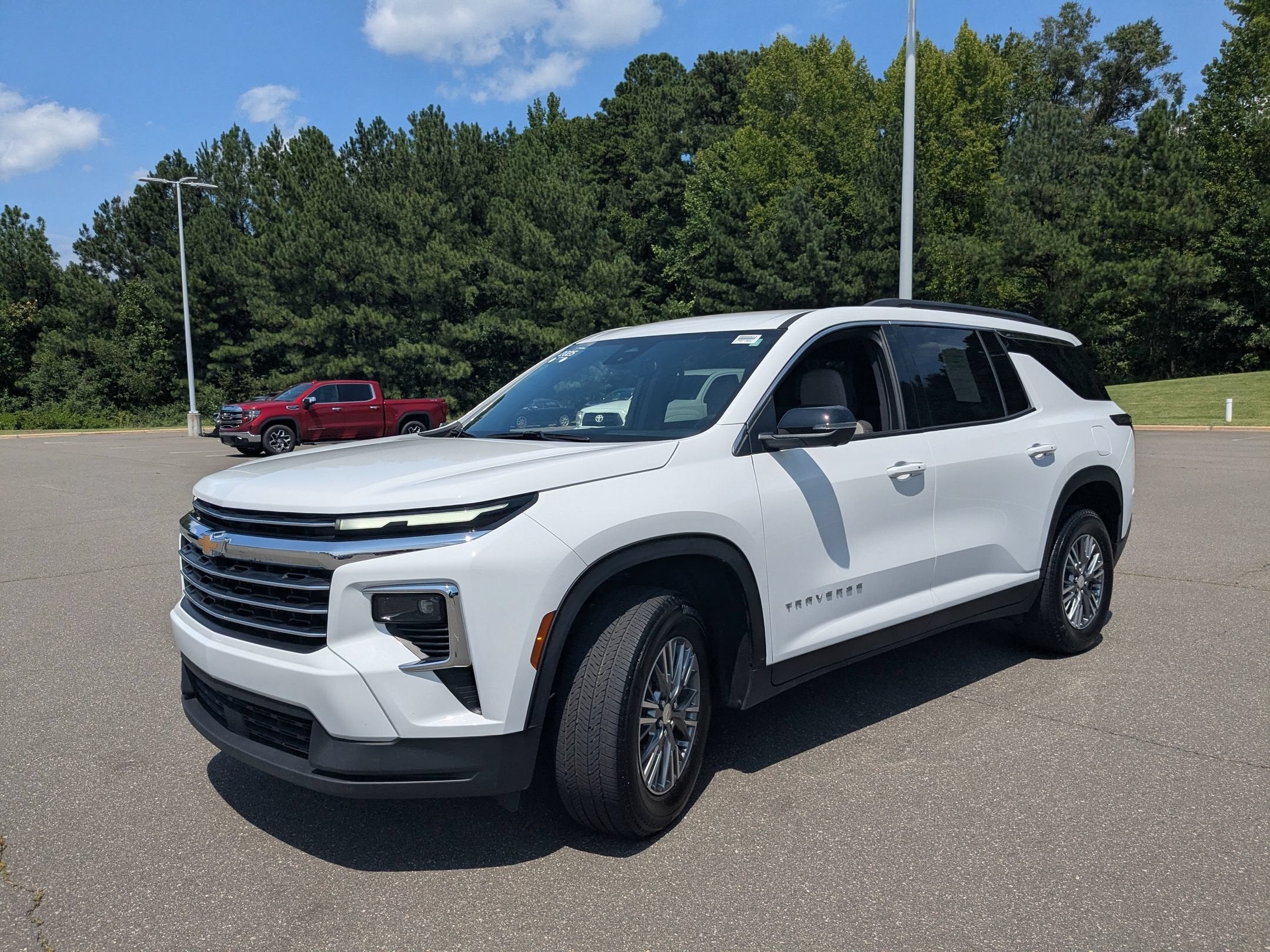 2025 Chevrolet Traverse LT