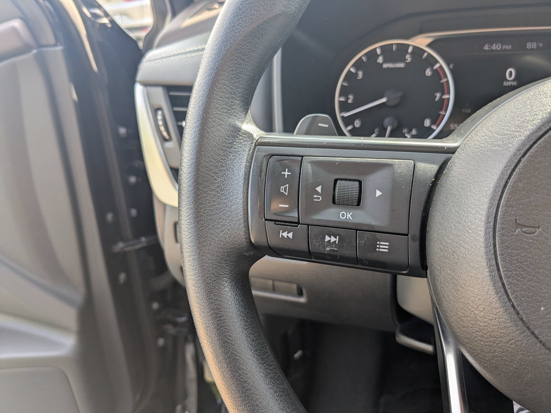2023 Nissan Rogue S FWD