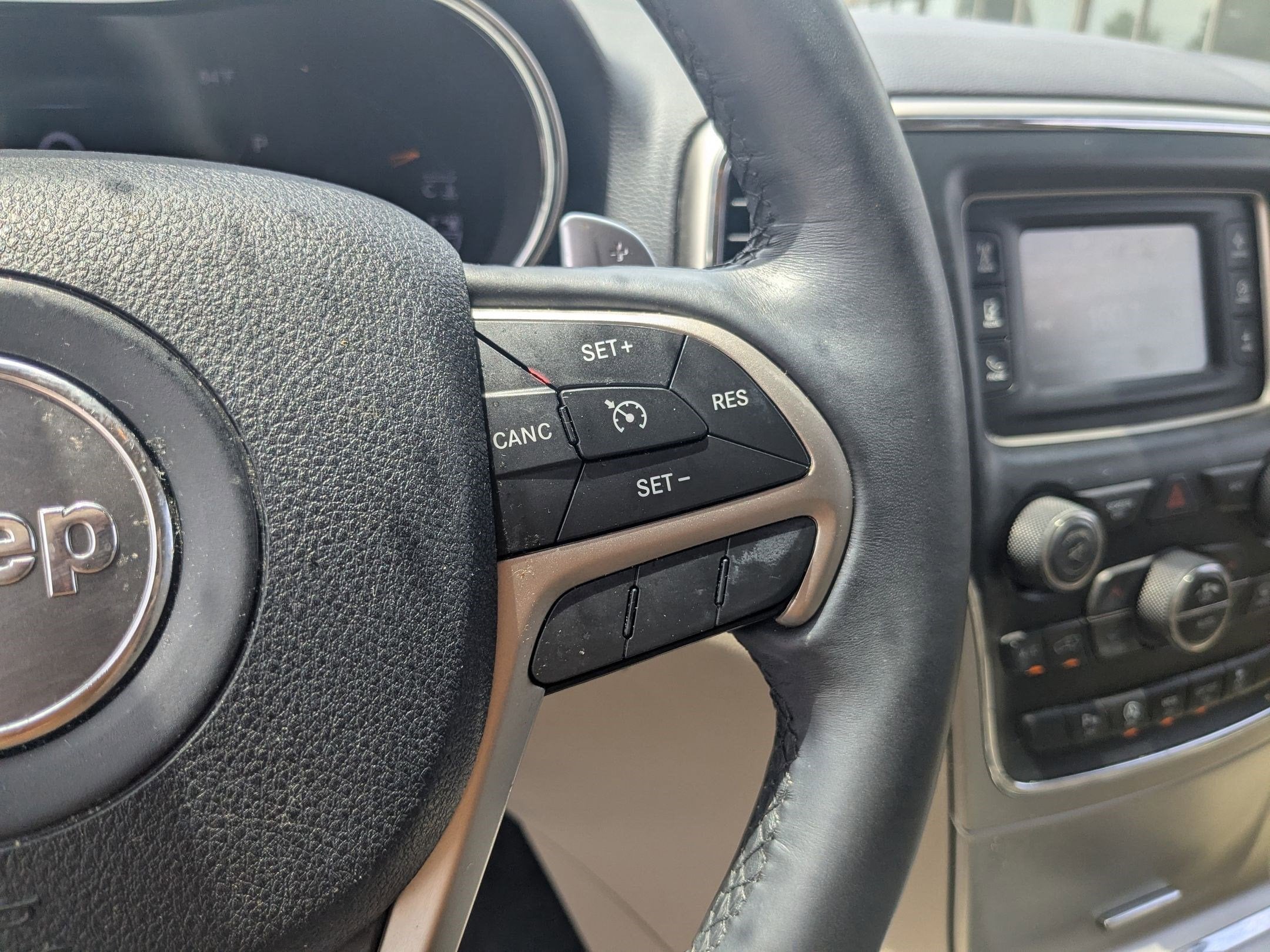 2017 Jeep Grand Cherokee Laredo 4x2