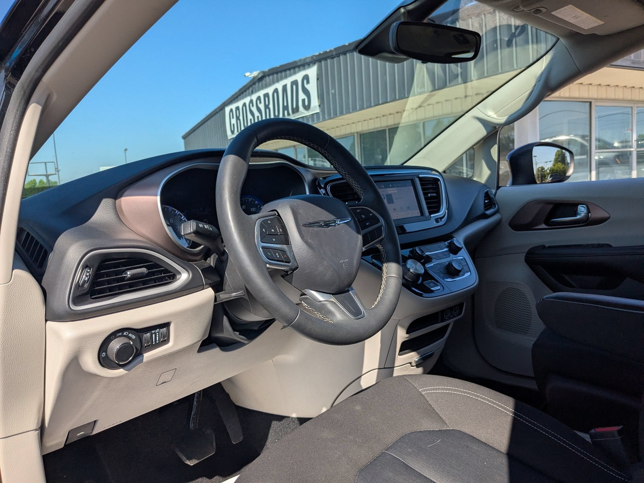 2023 Chrysler Voyager LX