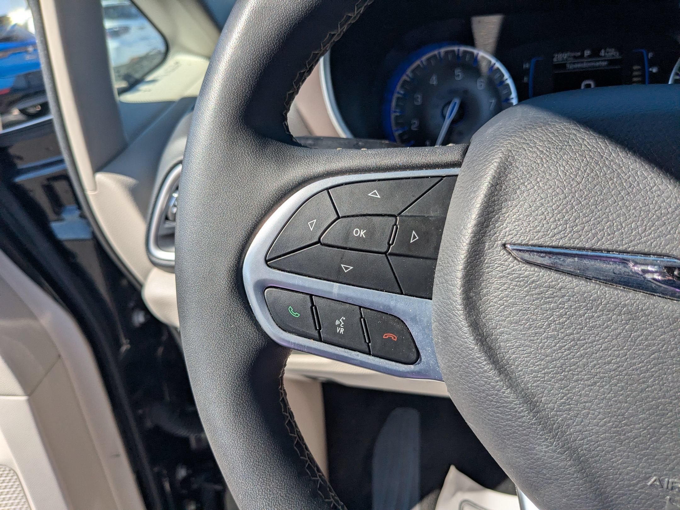 2023 Chrysler Voyager LX