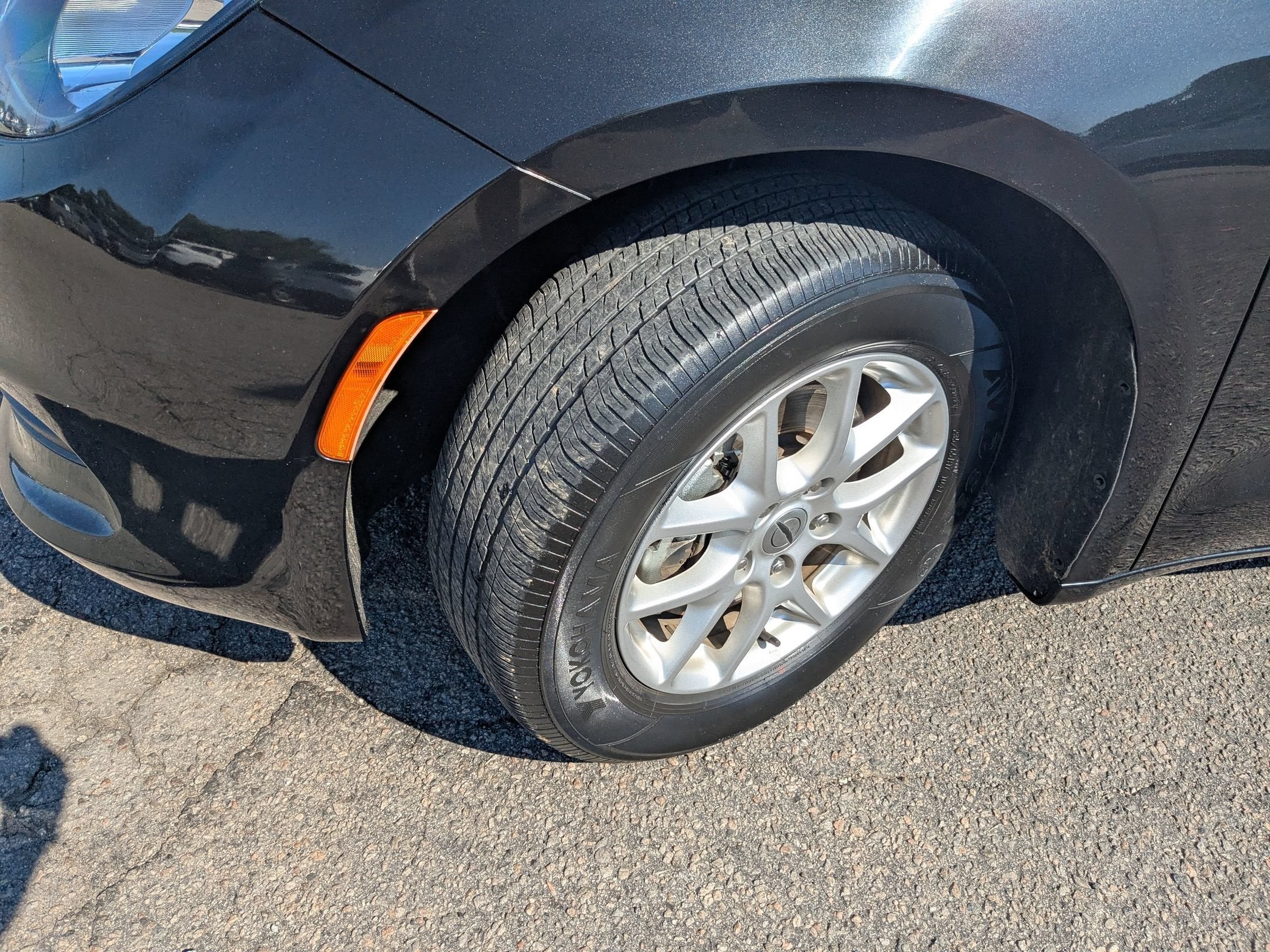 2023 Chrysler Voyager LX