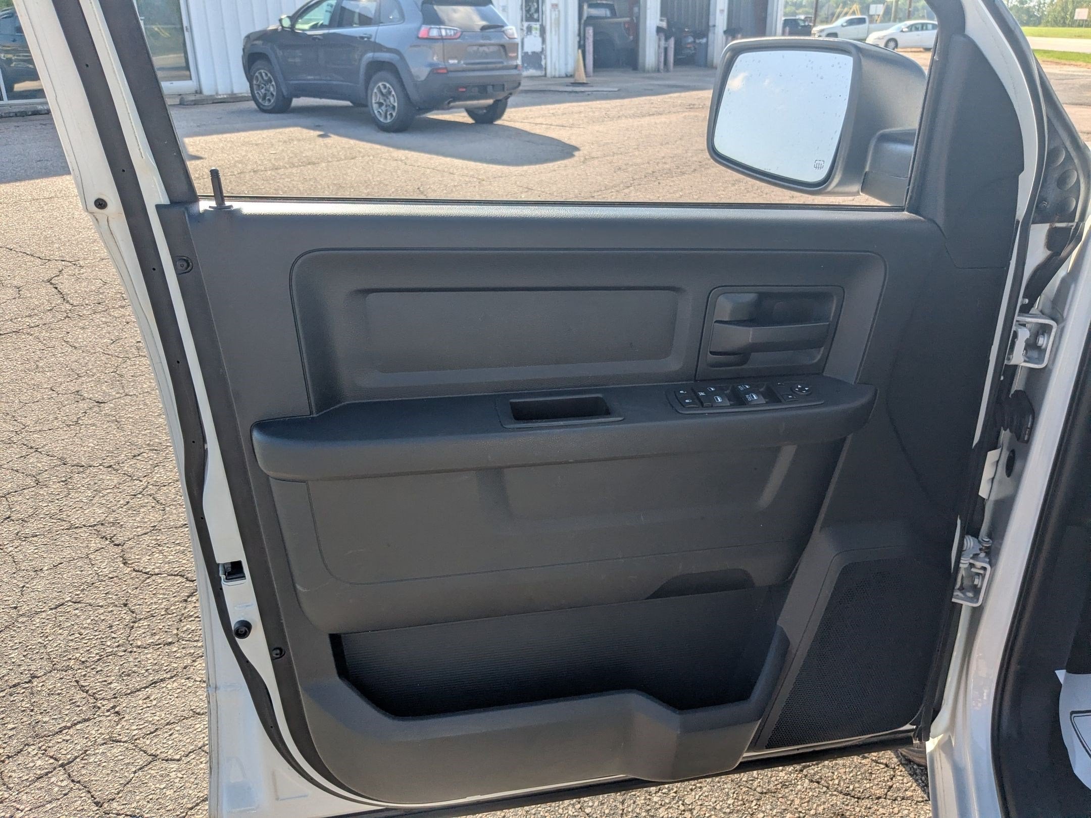 2020 RAM 1500 Classic Tradesman Crew Cab 4x2 5'7' Box