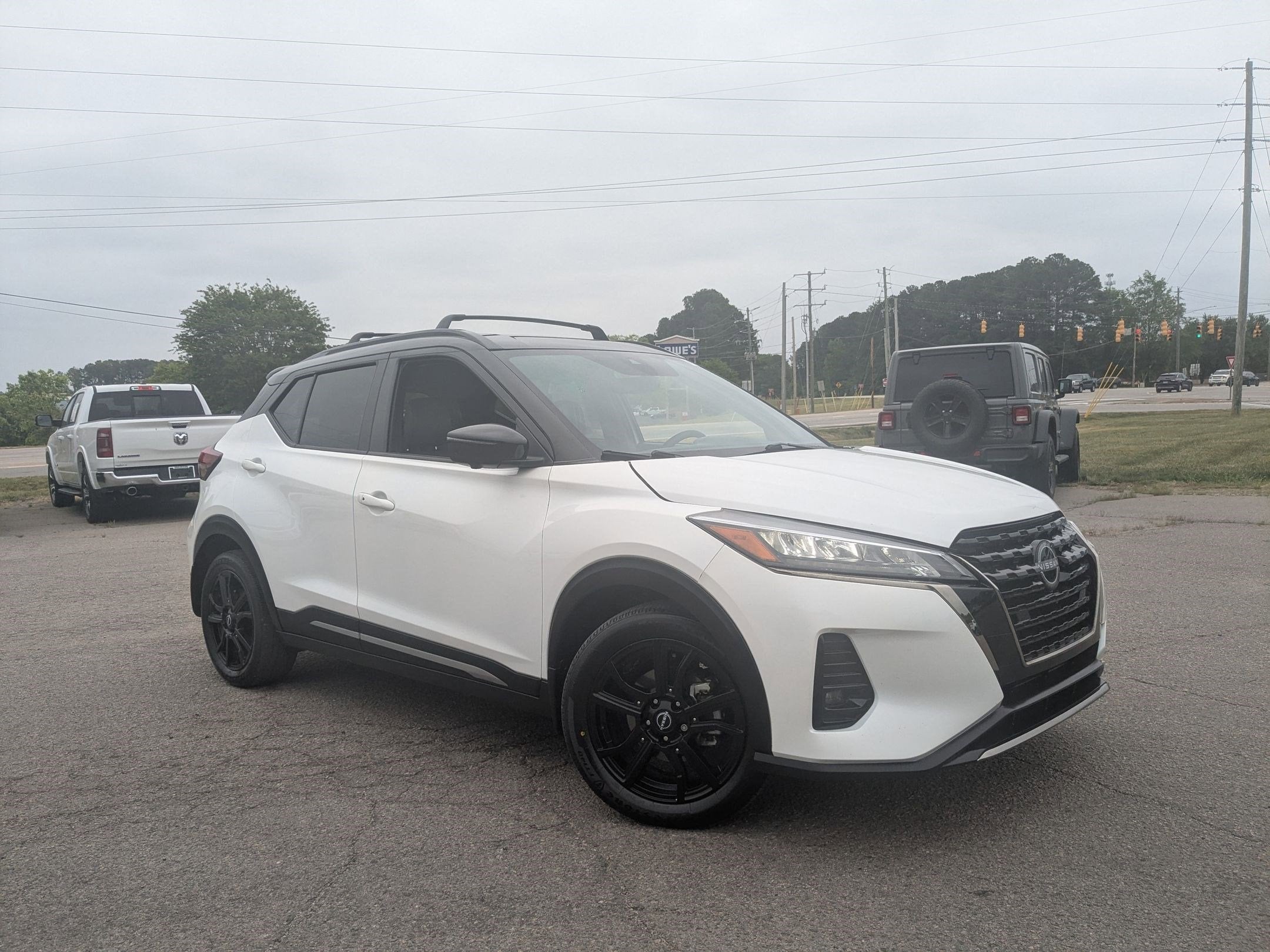 2024 Nissan Kicks SR Xtronic CVT