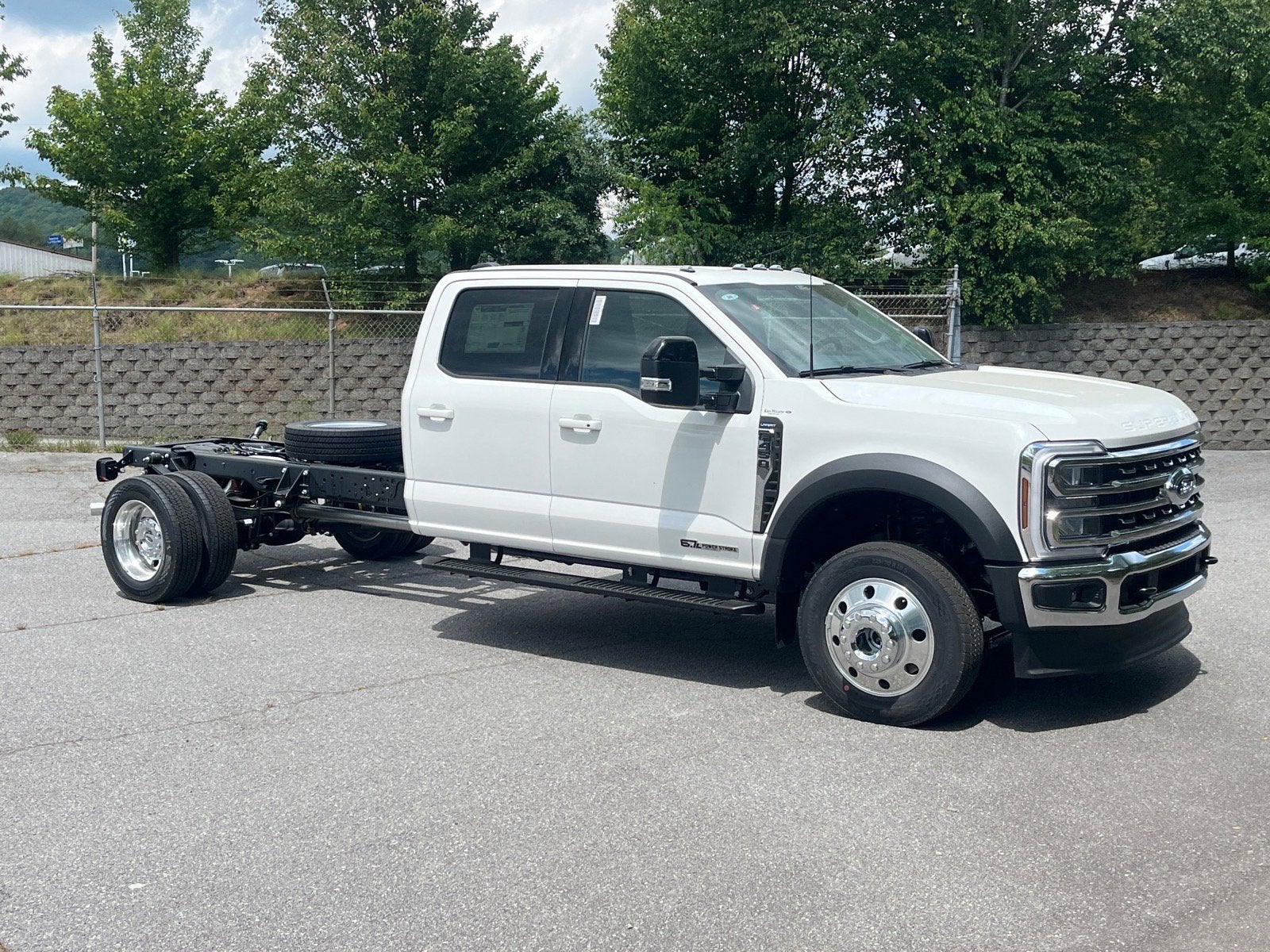 2026 Ford F-450 Lariat 4x4 Crew Cab 203-In DRW's photo