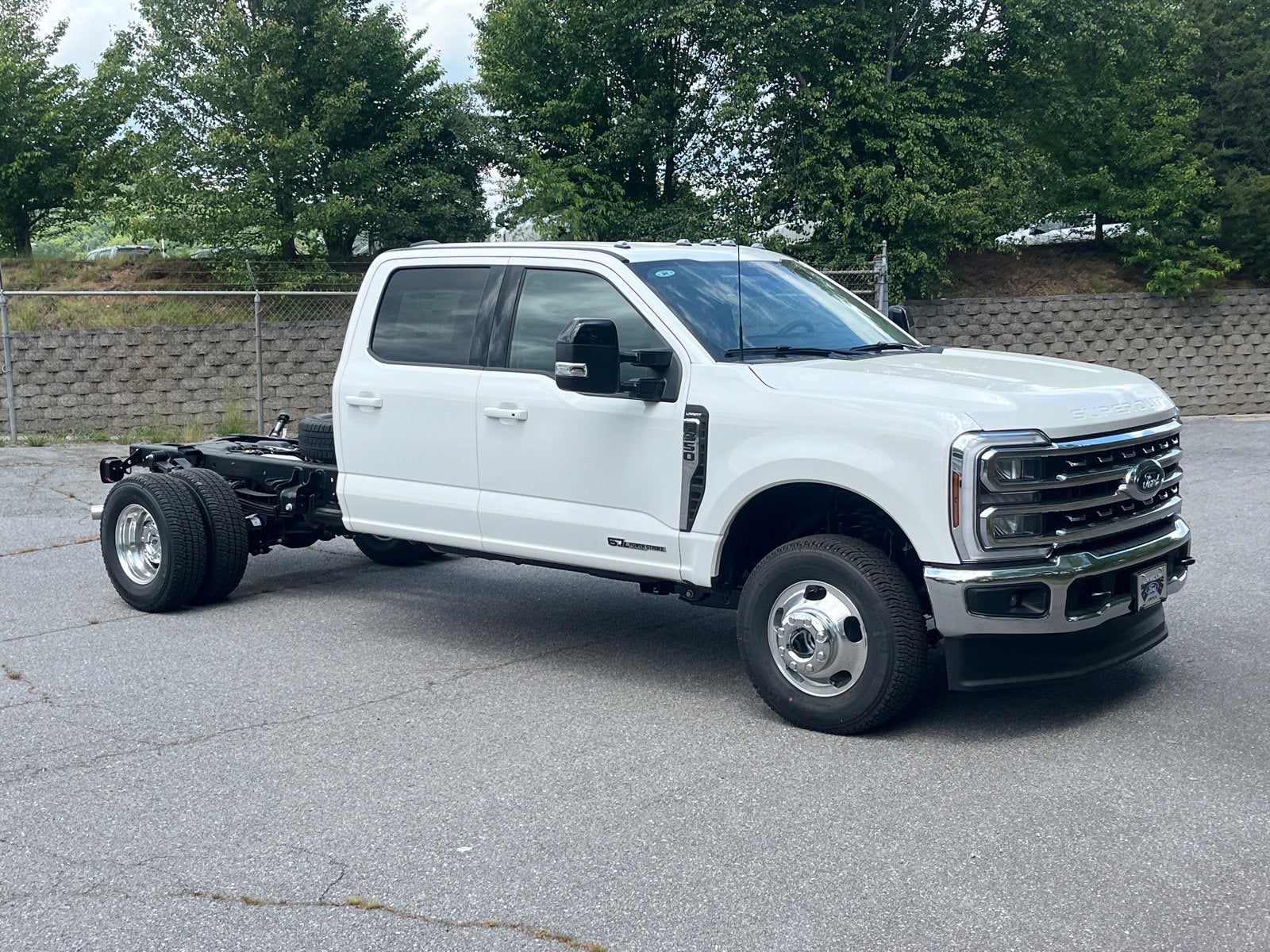 2026 Ford F-350 Lariat 4x4 Crew Cab 179-In DRW's photo