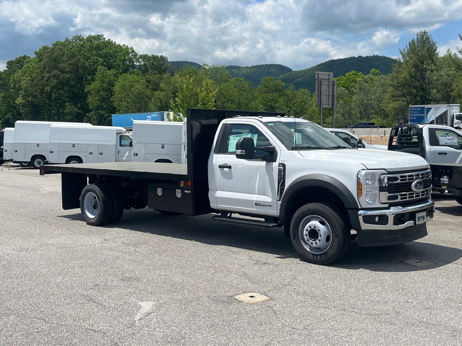 2025 Ford F-600 XL Regular Cab 205-In DRW's photo