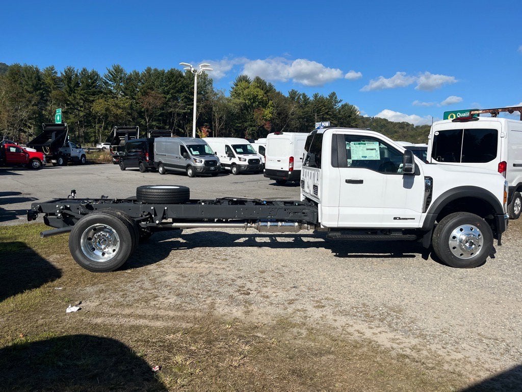 2025 Ford Super Duty F-600 DRW XLT