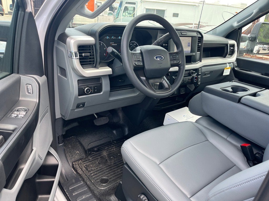 2025 Ford Super Duty F-600 DRW XL