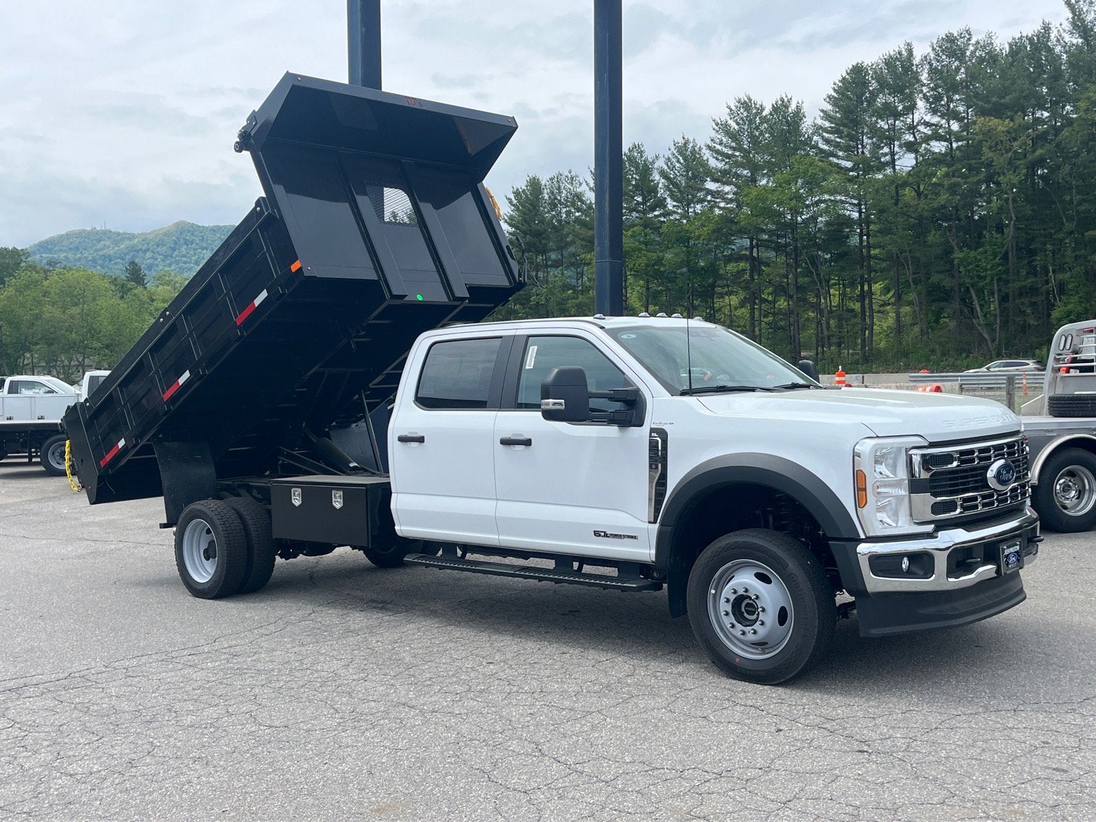 2026 Ford F-550 XL 4x4 Crew Cab 203-In DRW's photo