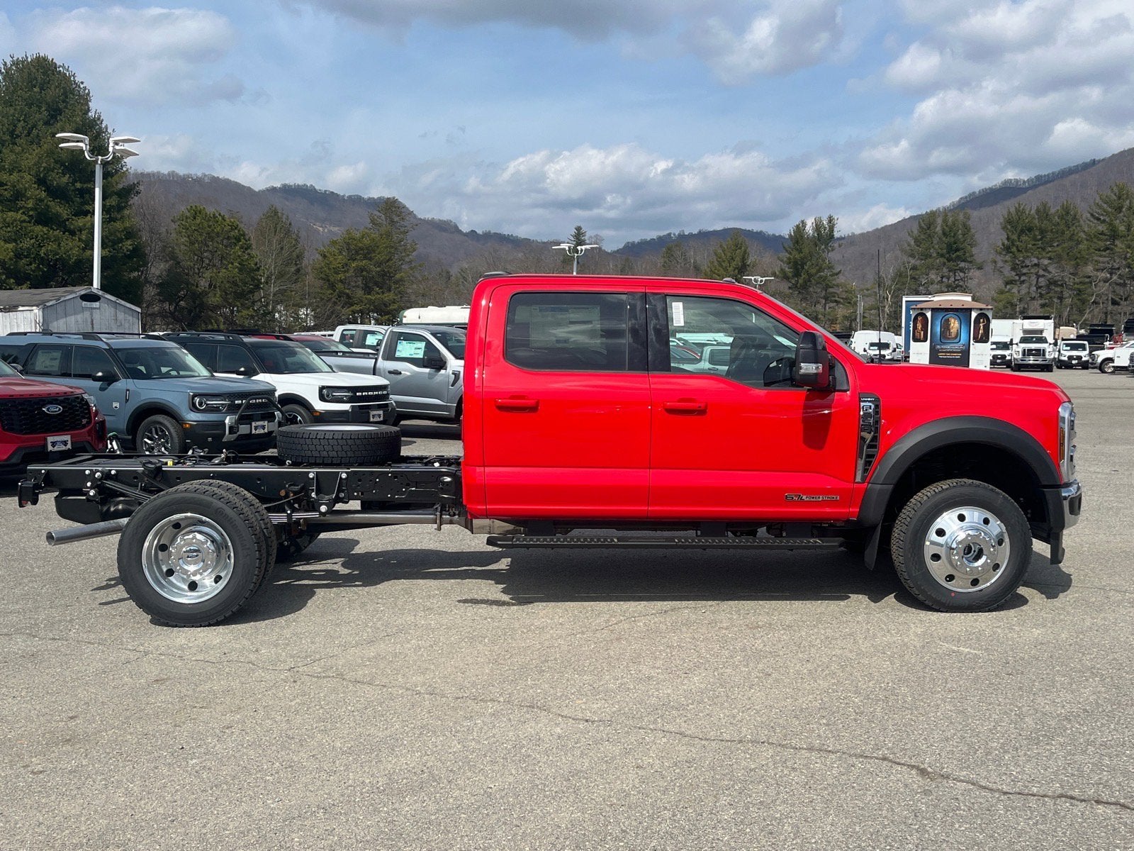 2026 Ford Super Duty F-550 DRW Lariat DRW
