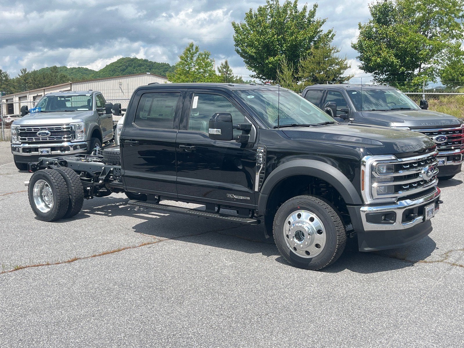 2026 Ford F-550 Lariat 4x4 Crew Cab 179-In DRW's photo