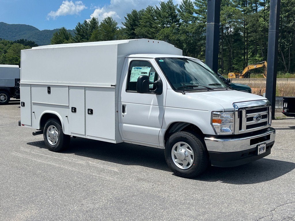 2025 Ford E-Series Cutaway Base Cutaway