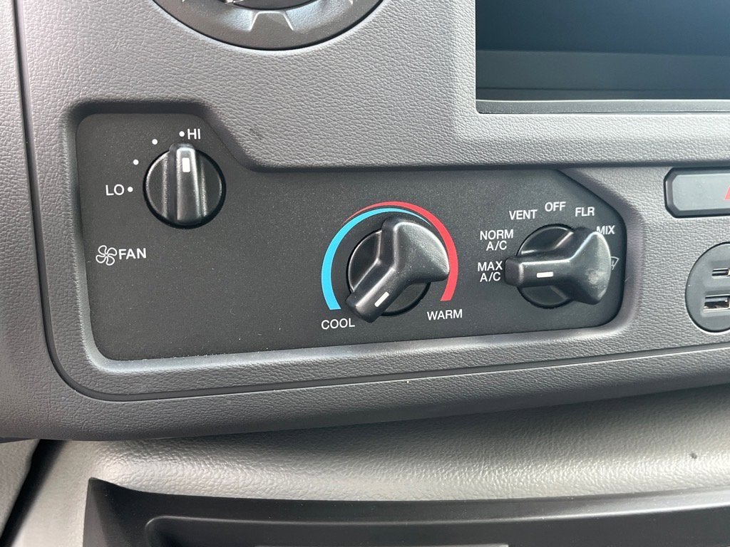 2025 Ford E-Series Cutaway Base Cutaway