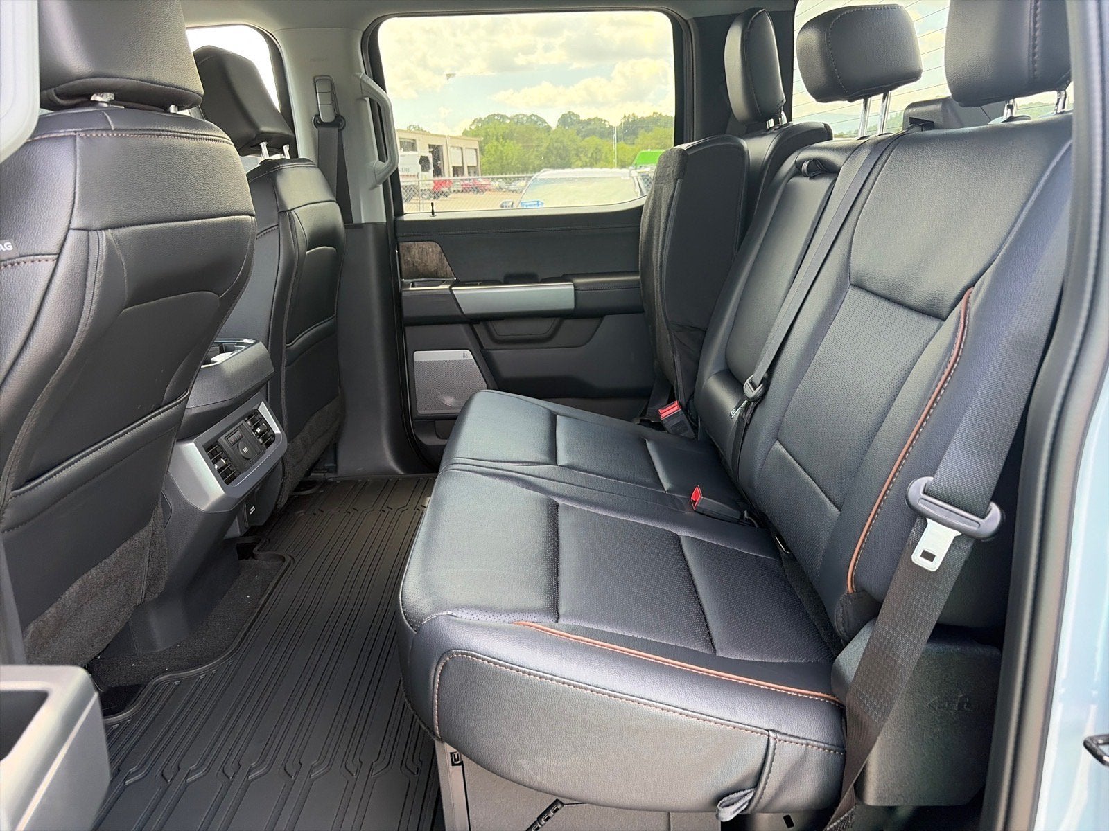 2026 Ford Super Duty F-350 SRW LARIAT