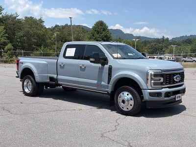 2025 Ford Super Duty F-450 DRW Platinum