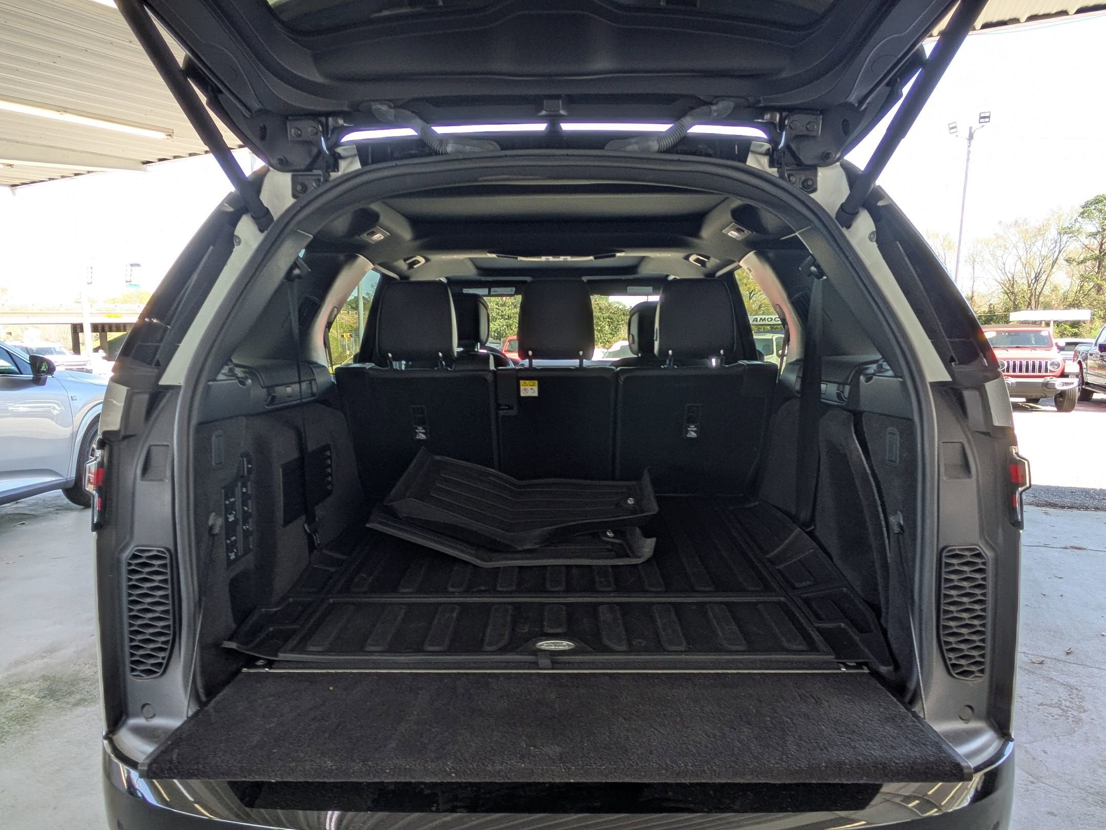 2023 Land Rover Discovery S R-Dynamic