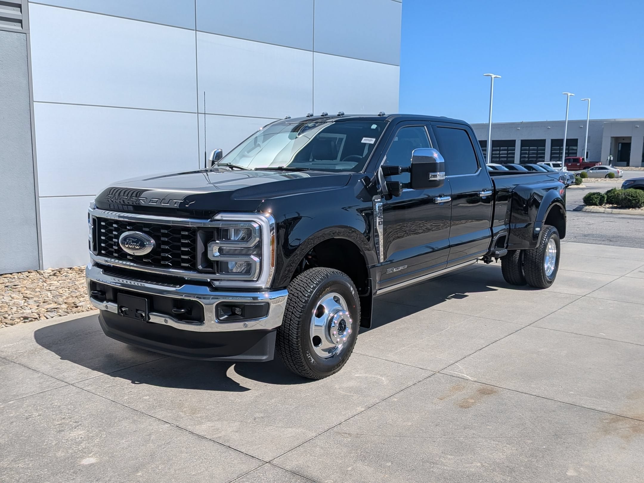 2026 Ford Super Duty F-350 DRW LARIAT