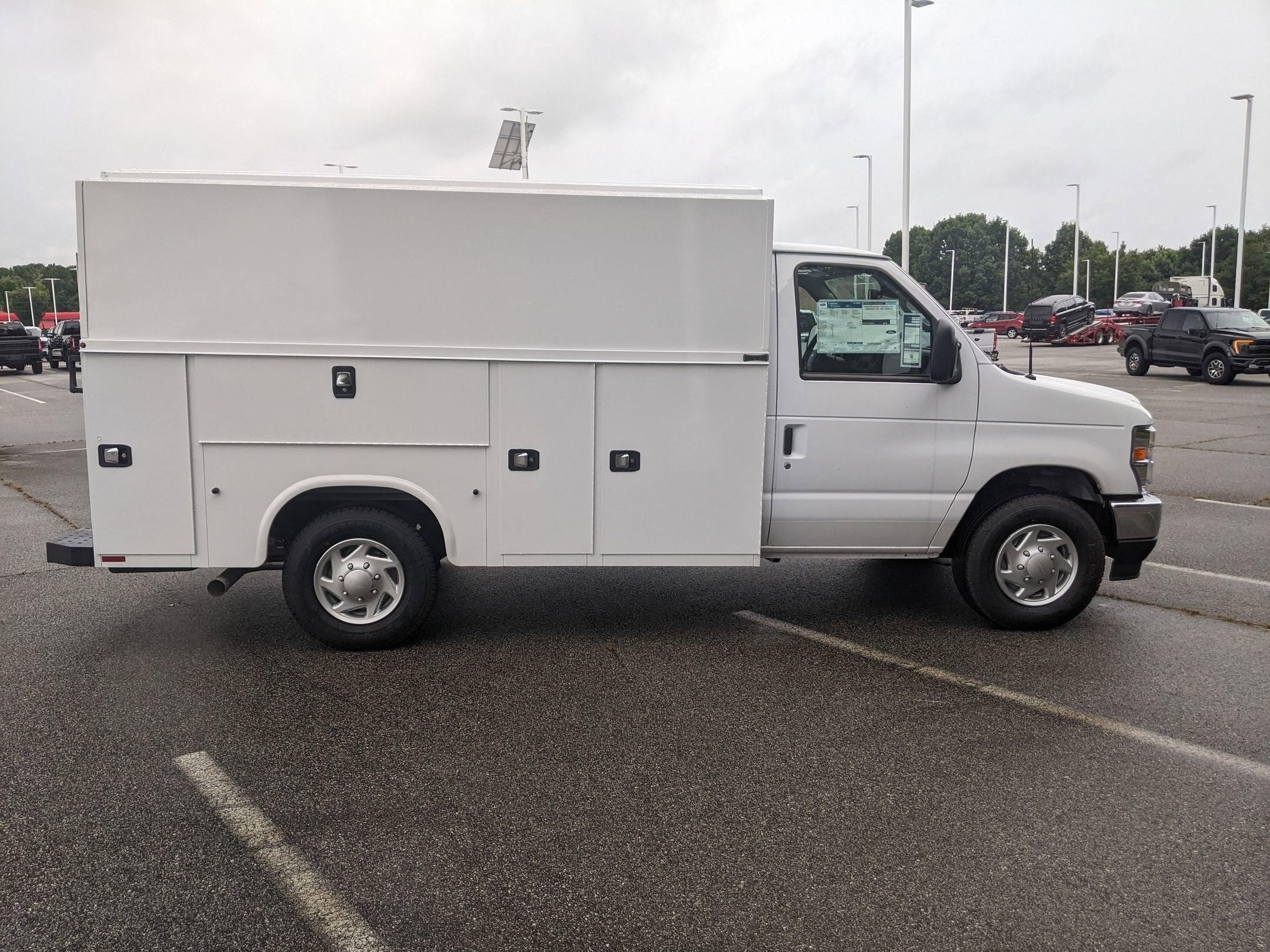 2026 Ford E-Series Cutaway Base