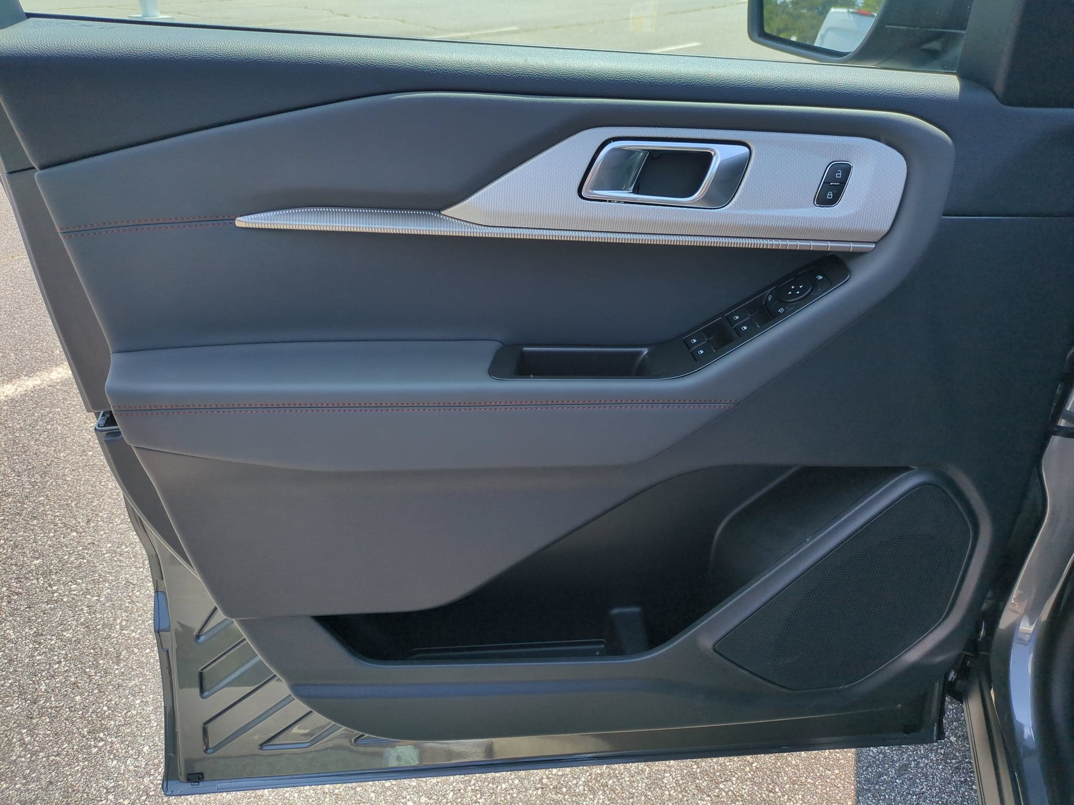 2027 Ford Explorer Active w/200A Pkg