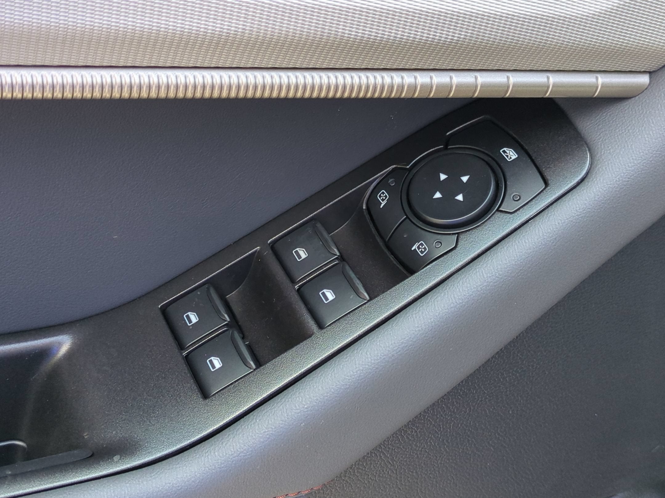 2027 Ford Explorer Active w/200A Pkg