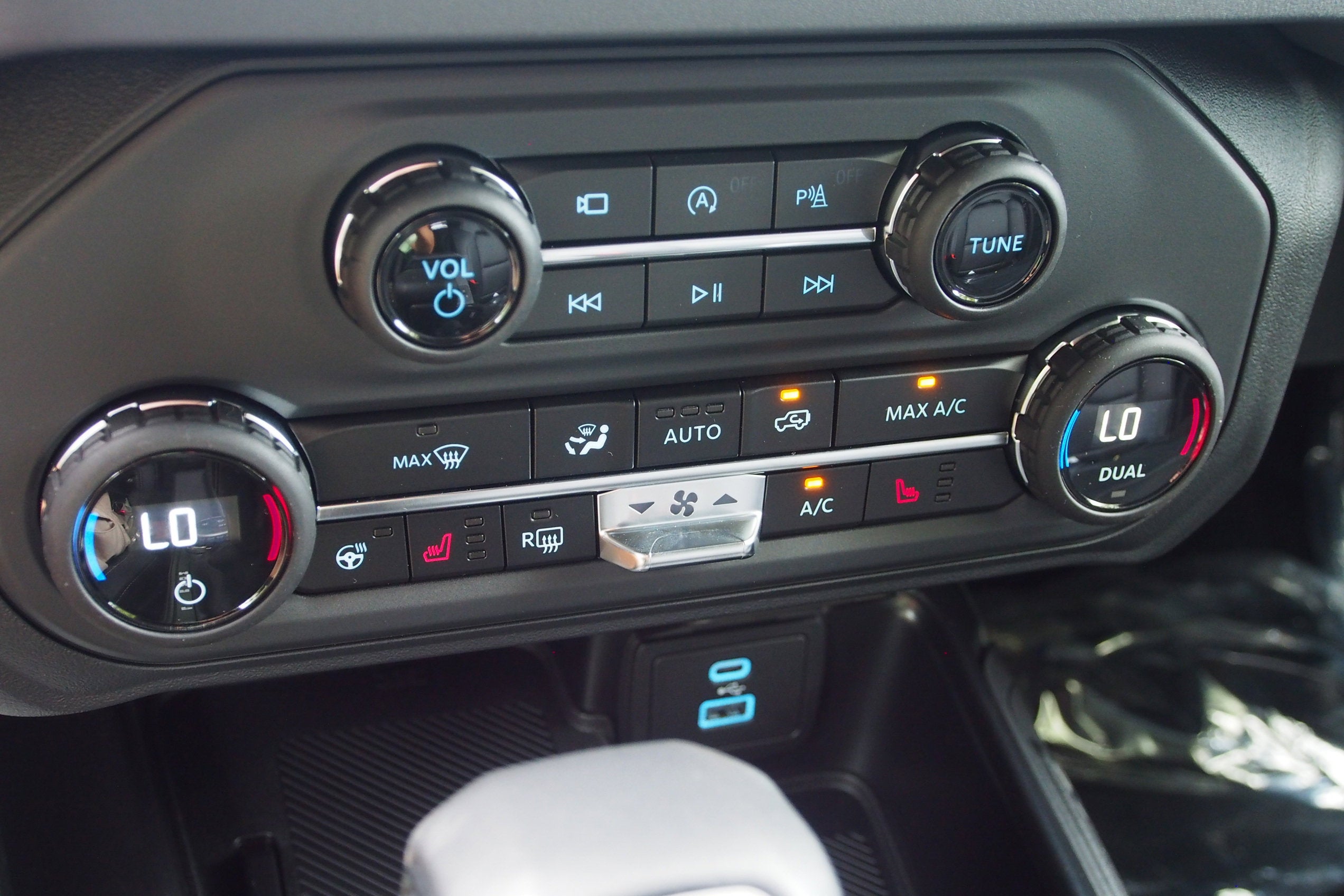 2025 Ford Bronco Outer Banks - Crossroads Courtesy Demo