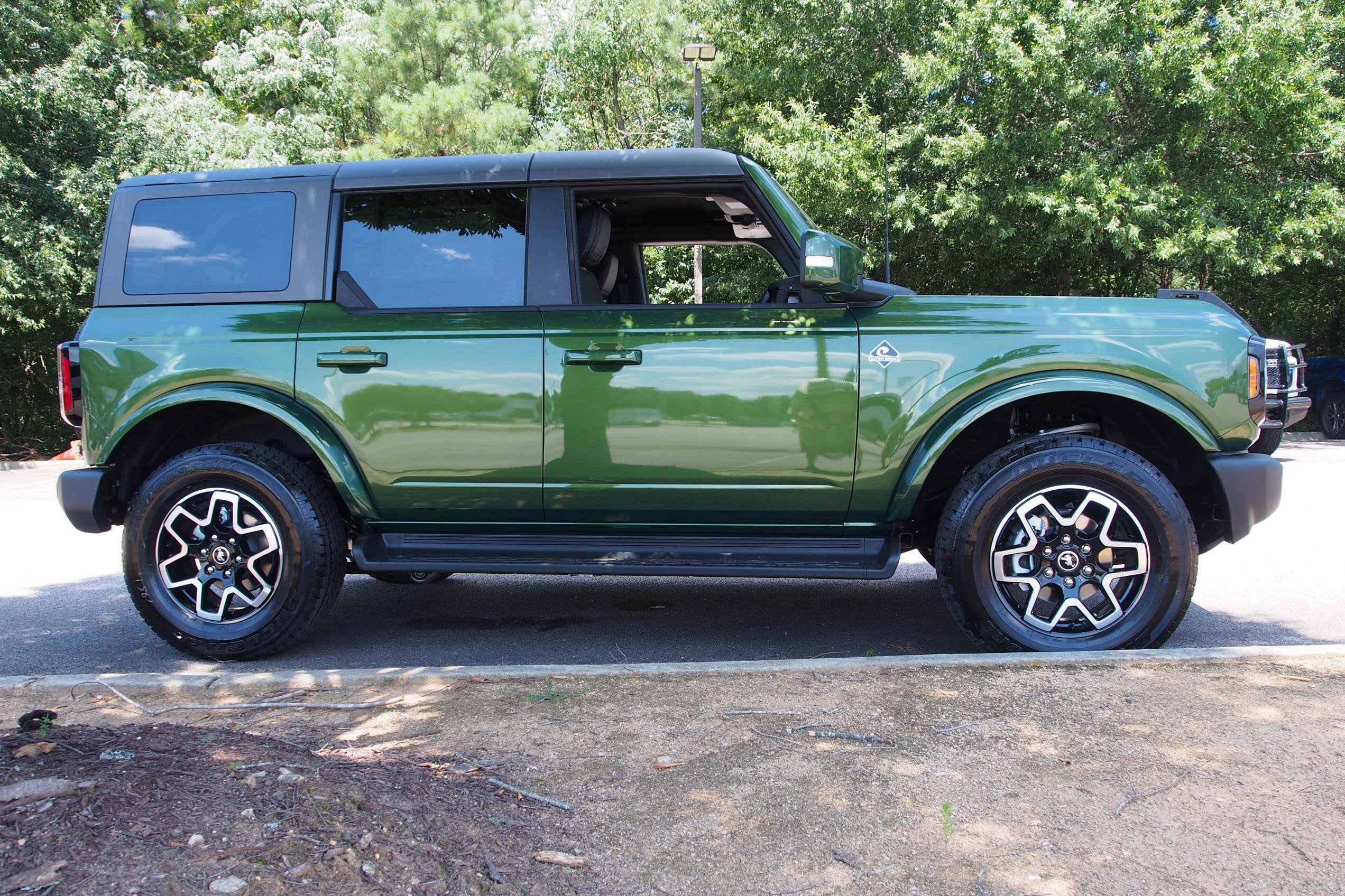 2025 Ford Bronco Outer Banks - Crossroads Courtesy Demo