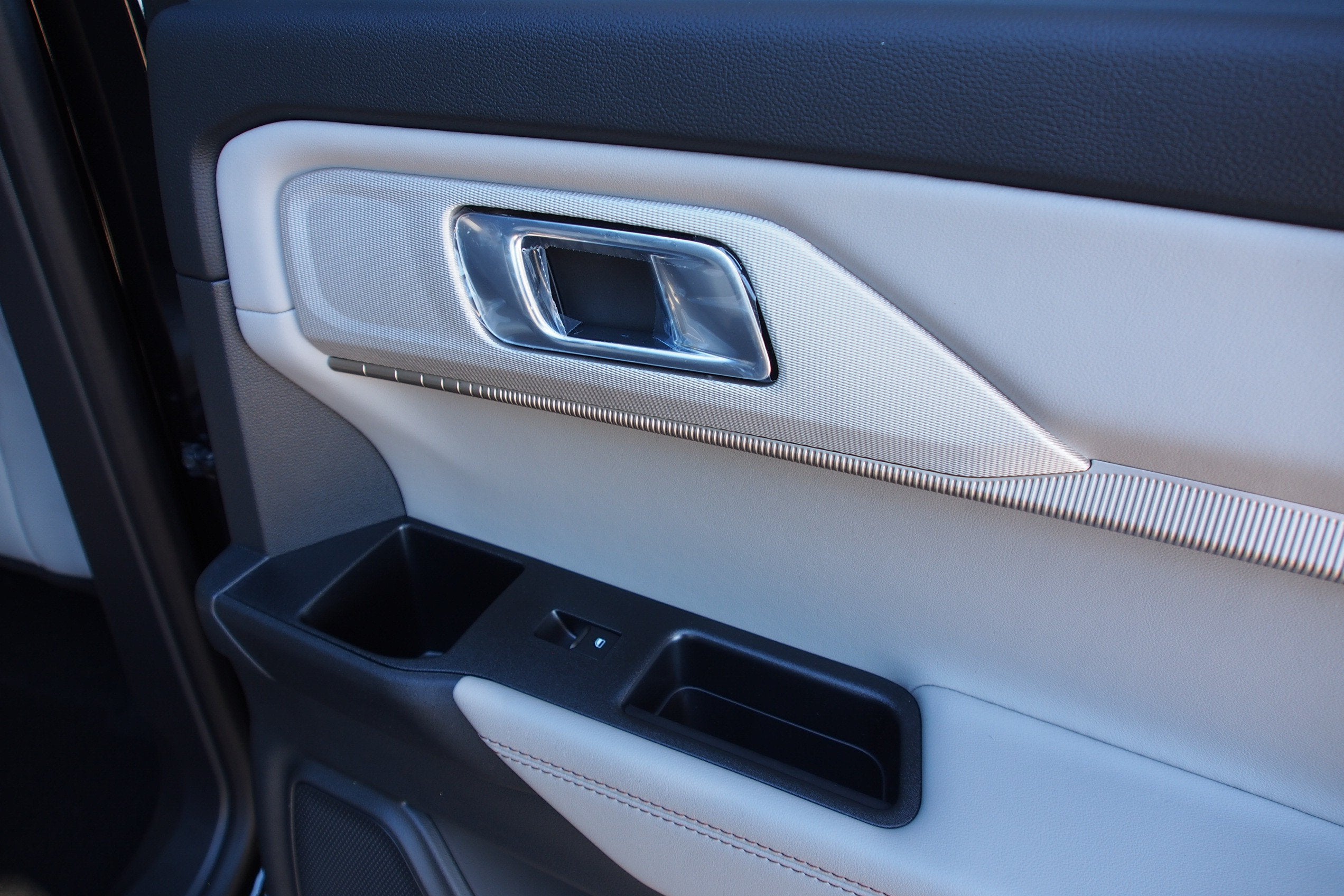 2027 Ford Explorer Active w/200A Pkg