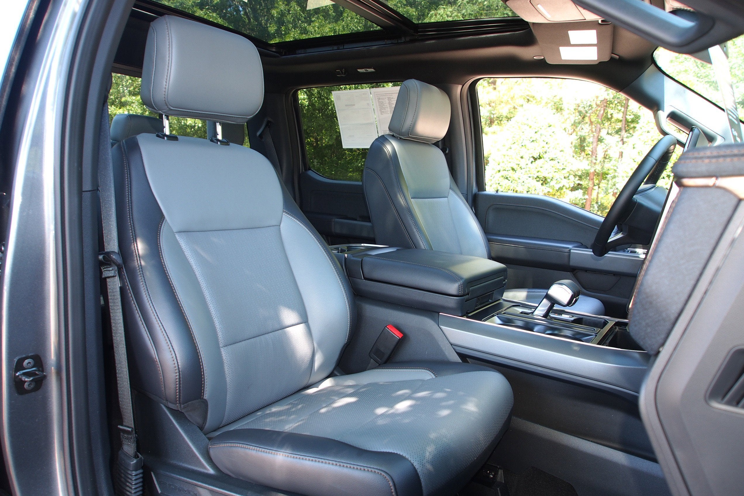 2025 Ford F-150 Lightning LARIAT