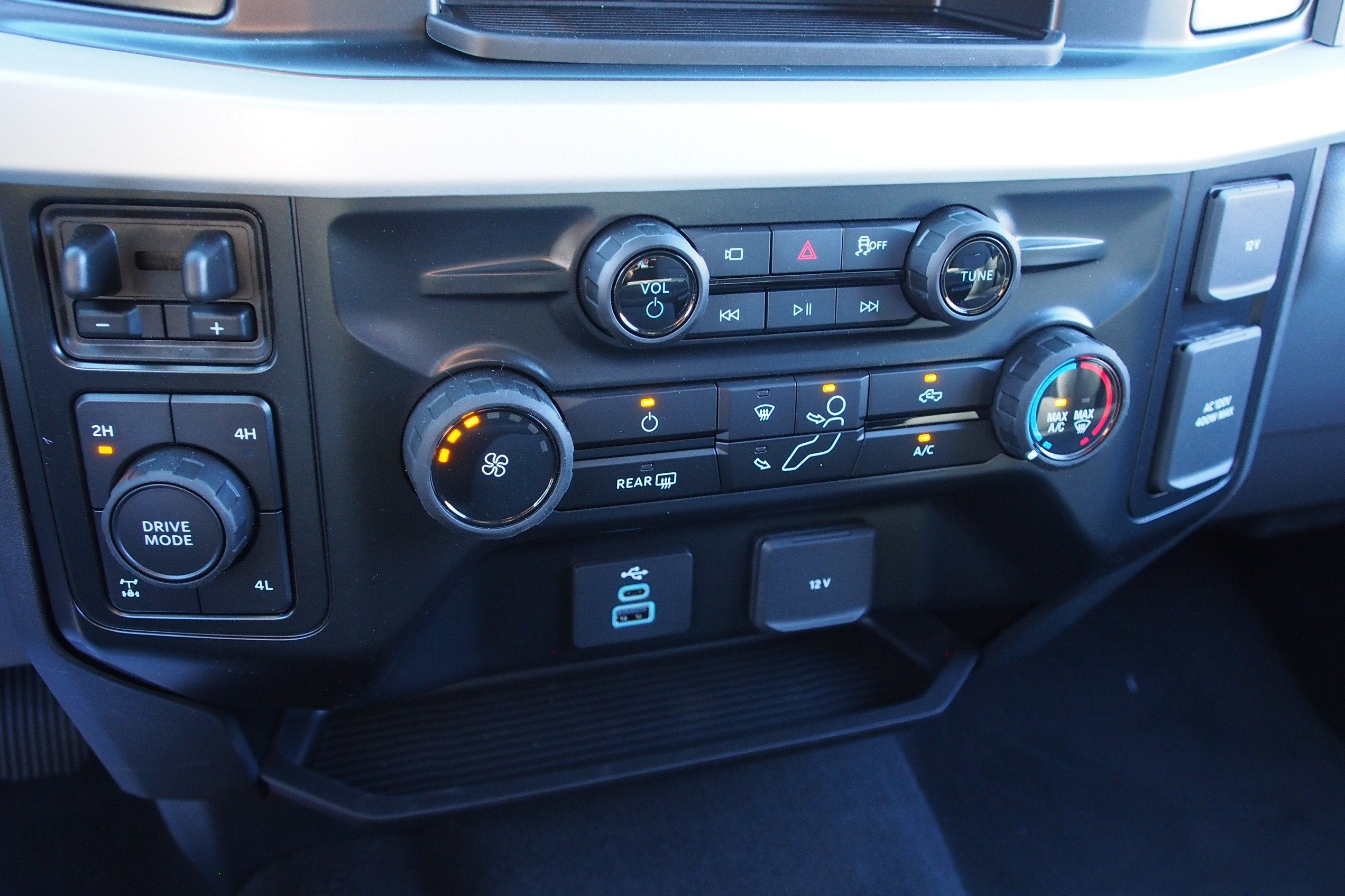2027 Ford Super Duty F-250 SRW LARIAT