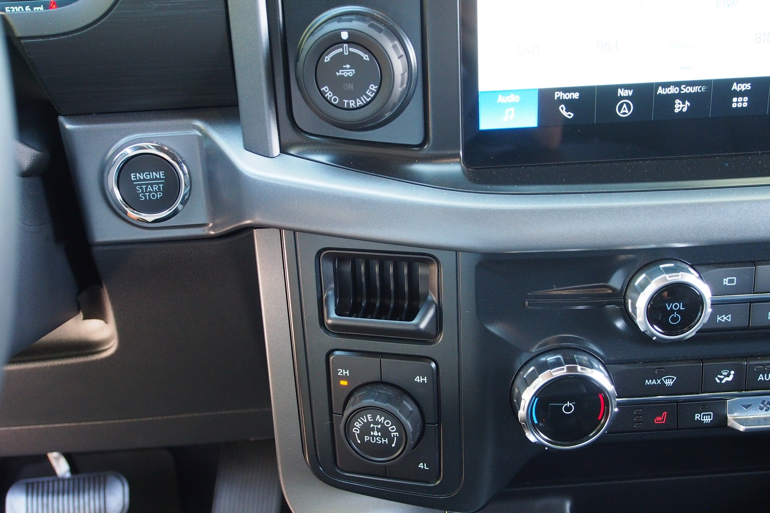 2026 Ford F-150 XLT - Crossroads Courtesy Demo