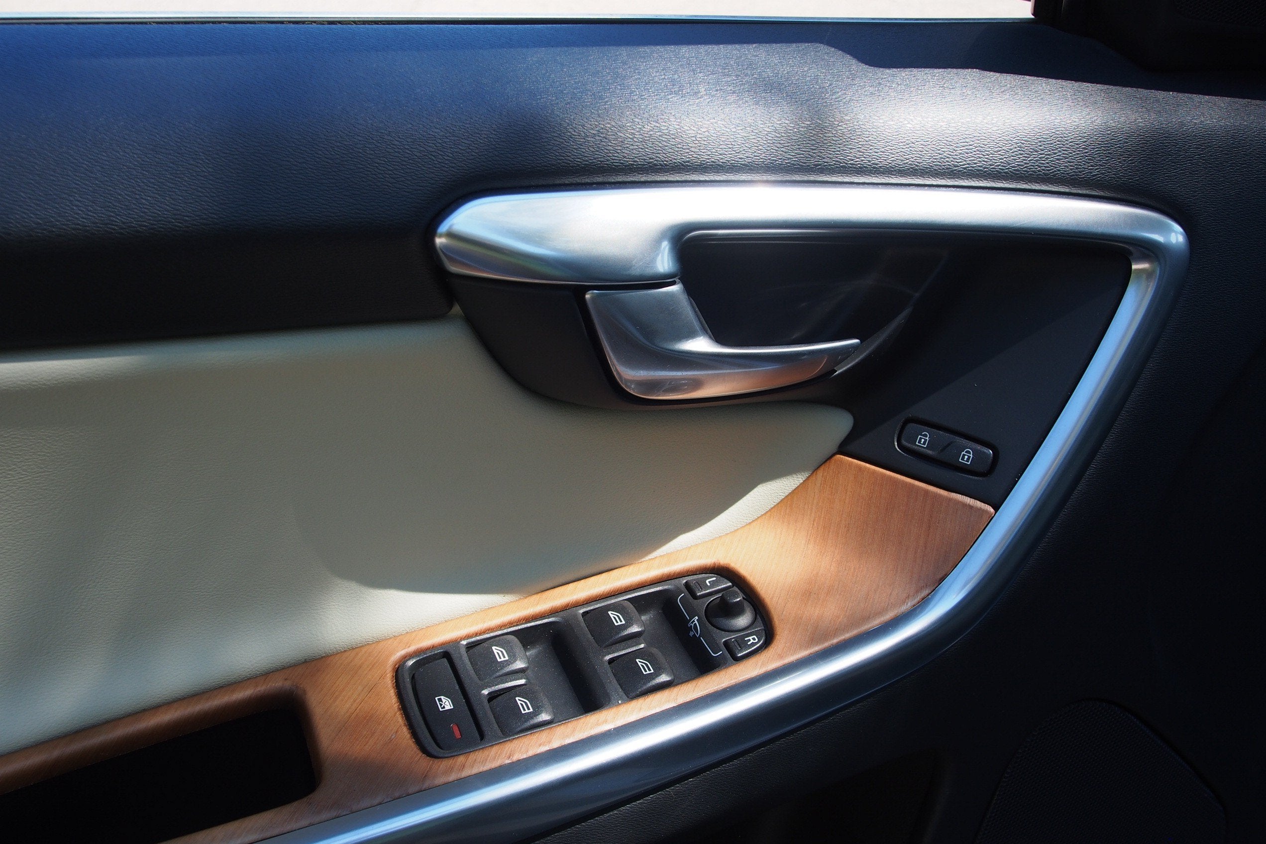 2015 Volvo XC60 T6 Platinum