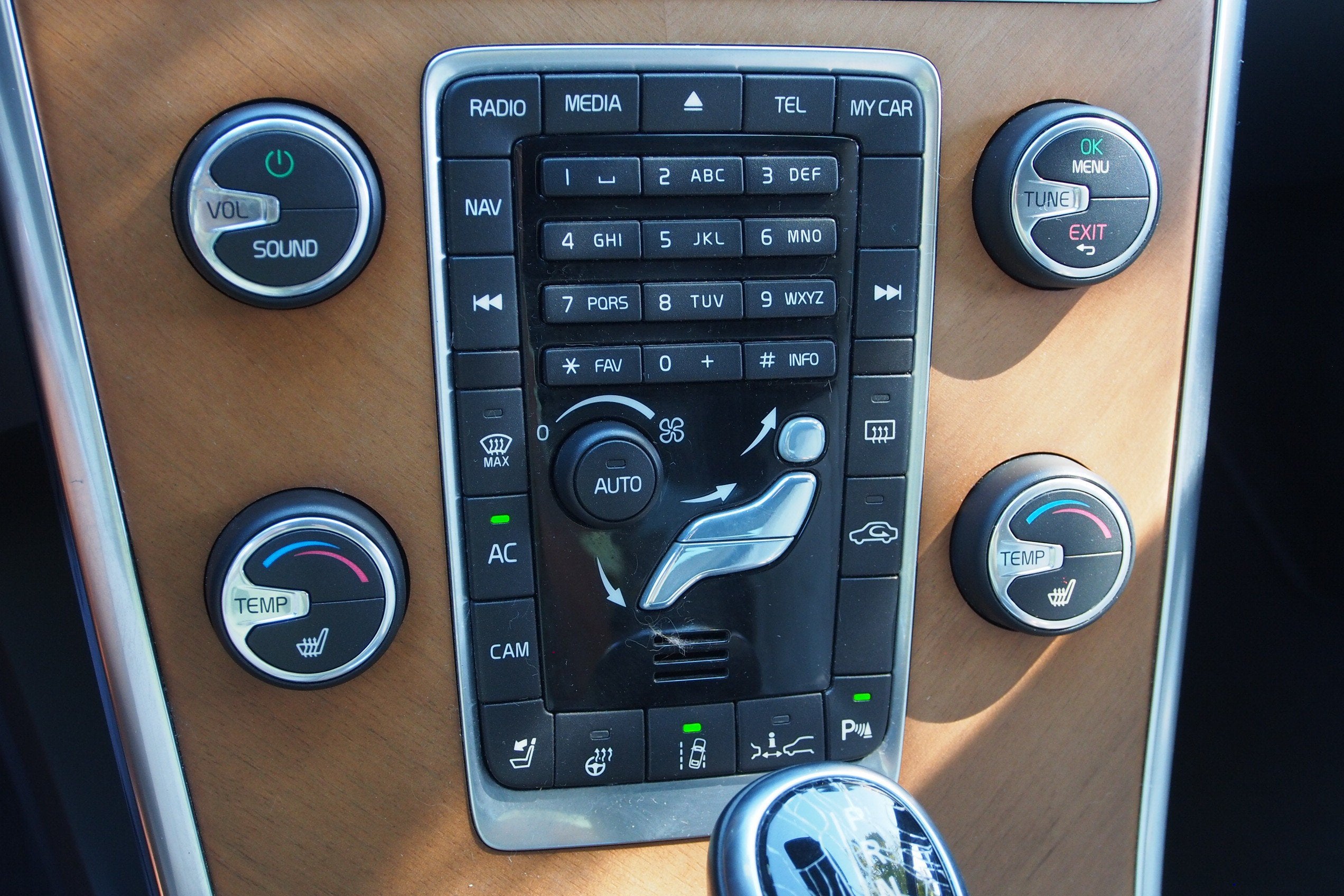 2015 Volvo XC60 T6 Platinum