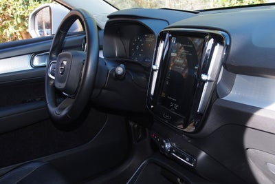 2020 Volvo XC40 Momentum