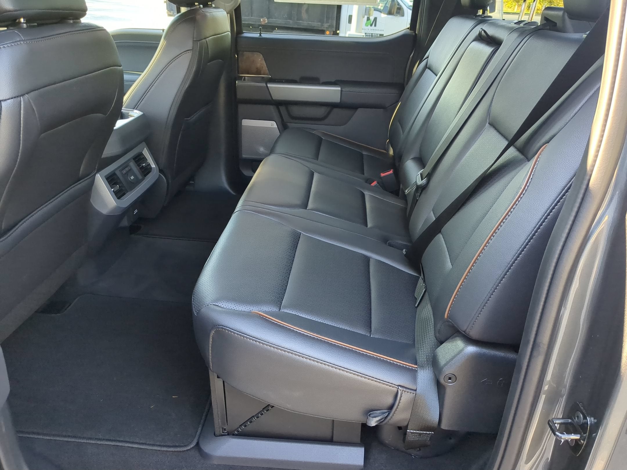 2027 Ford Super Duty F-350 SRW LARIAT