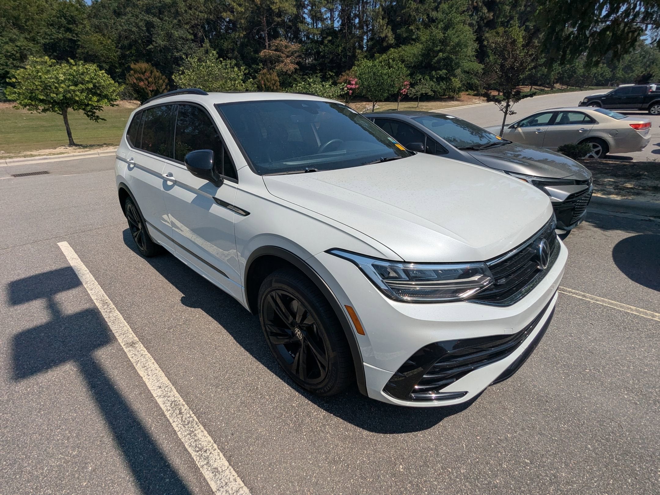 2023 Volkswagen Tiguan SE R-Line Black
