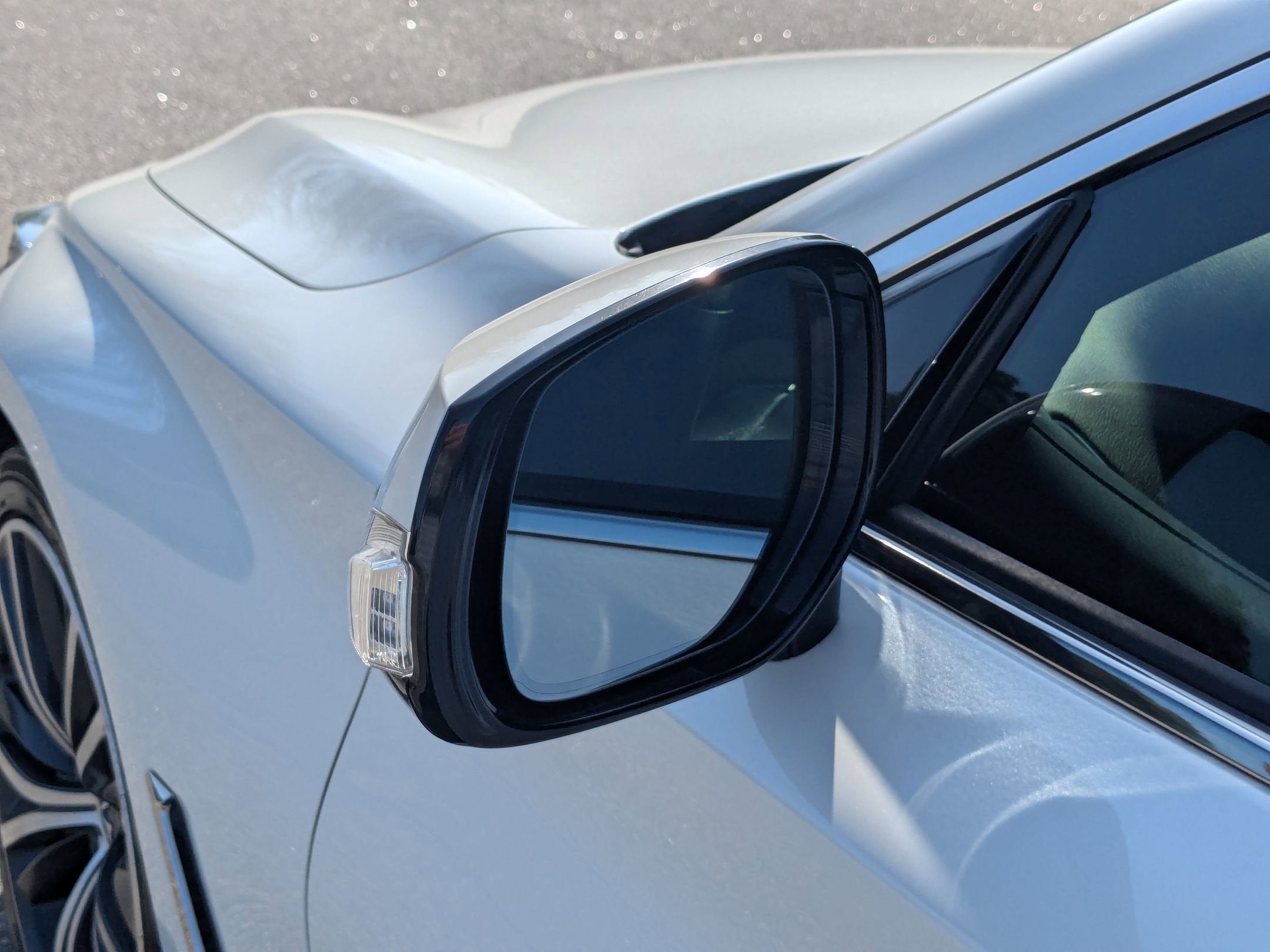 2022 INFINITI Q60 LUXE