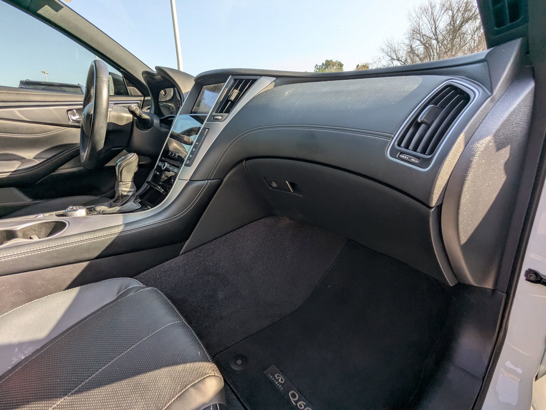 2022 INFINITI Q60 LUXE