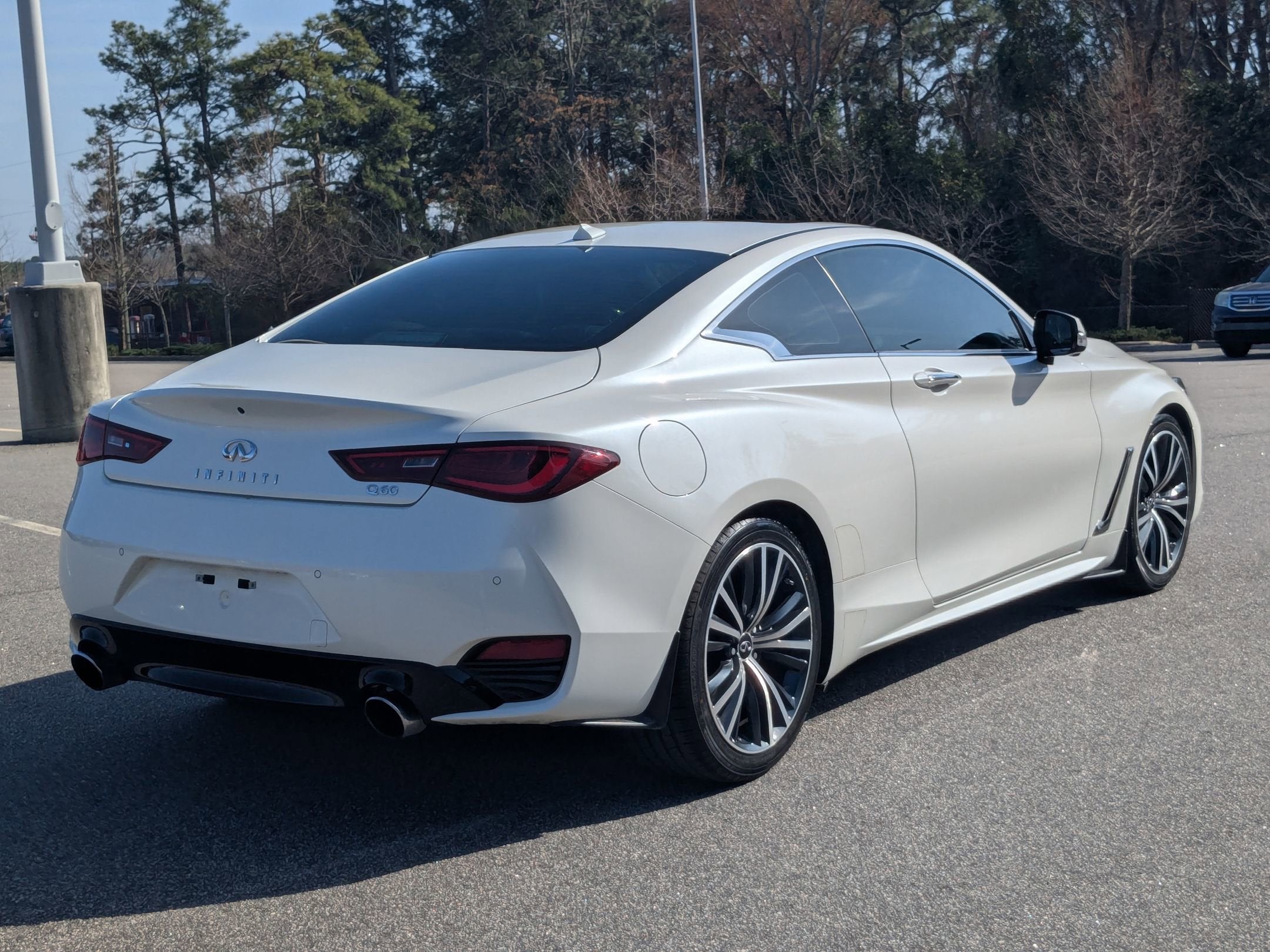 2022 INFINITI Q60 LUXE