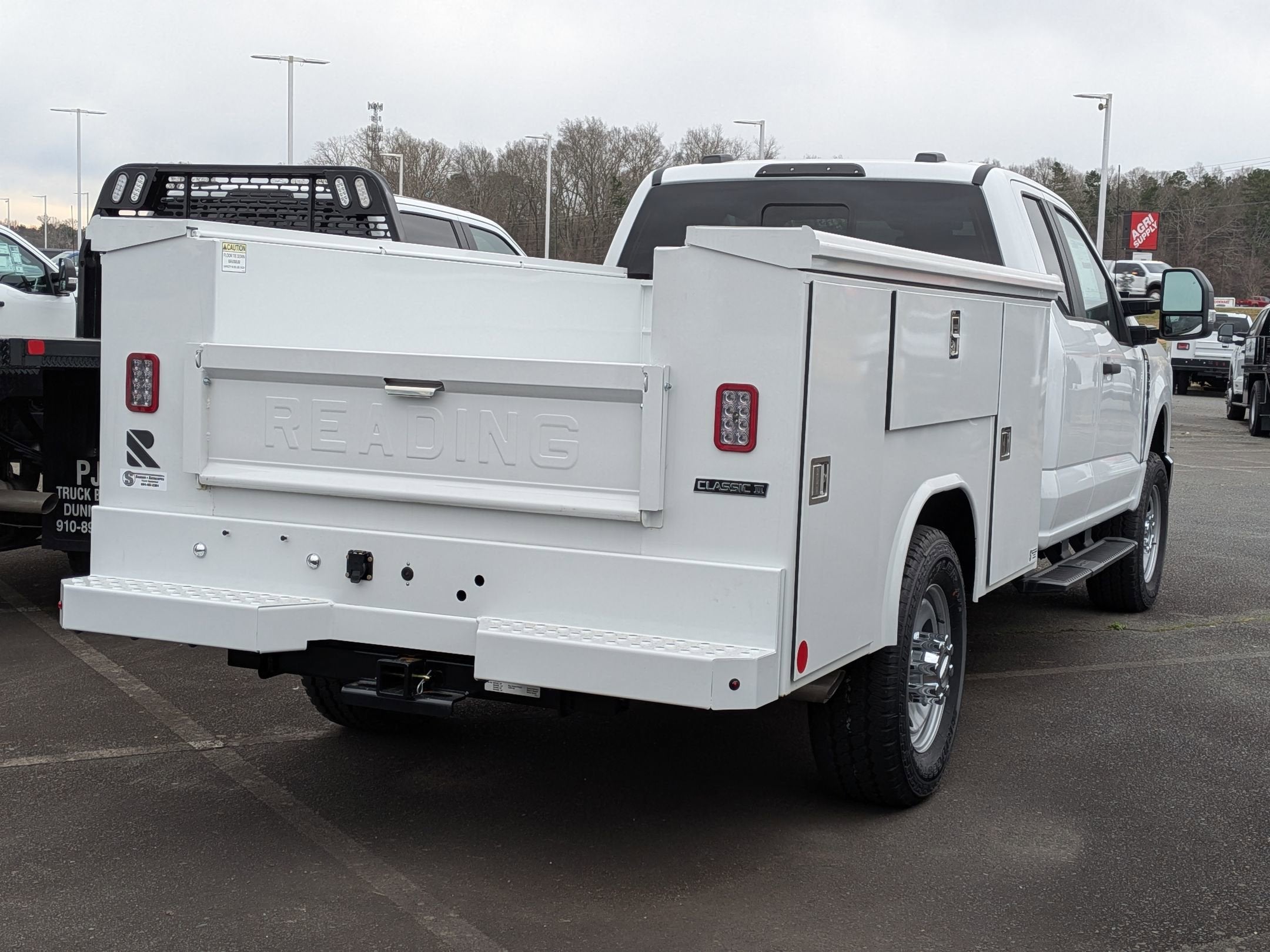 2025 Ford Super Duty F-350 SRW Reading Body XL