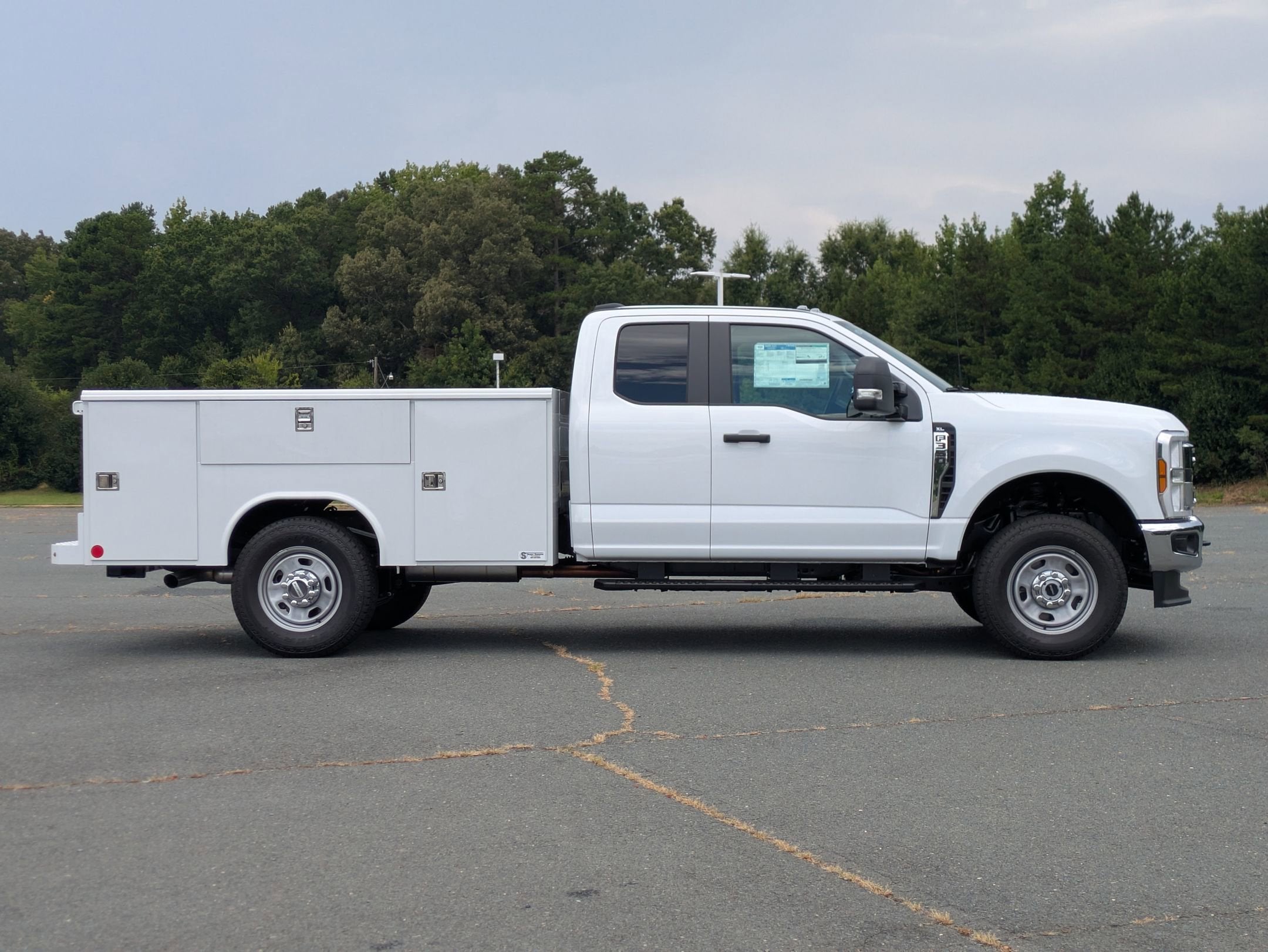 2025 Ford Super Duty F-350 SRW XL