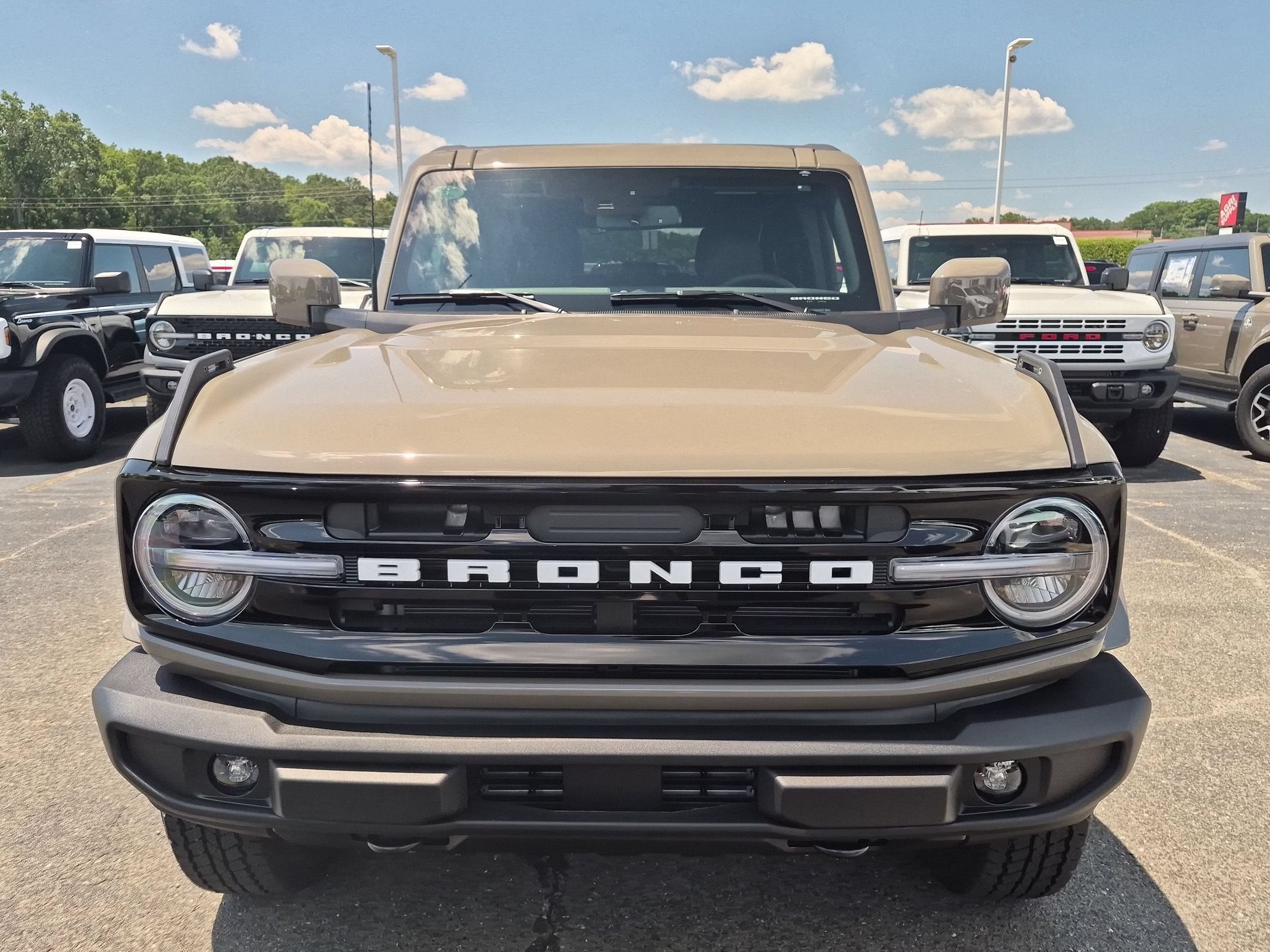 2026 Ford Bronco Outer Banks