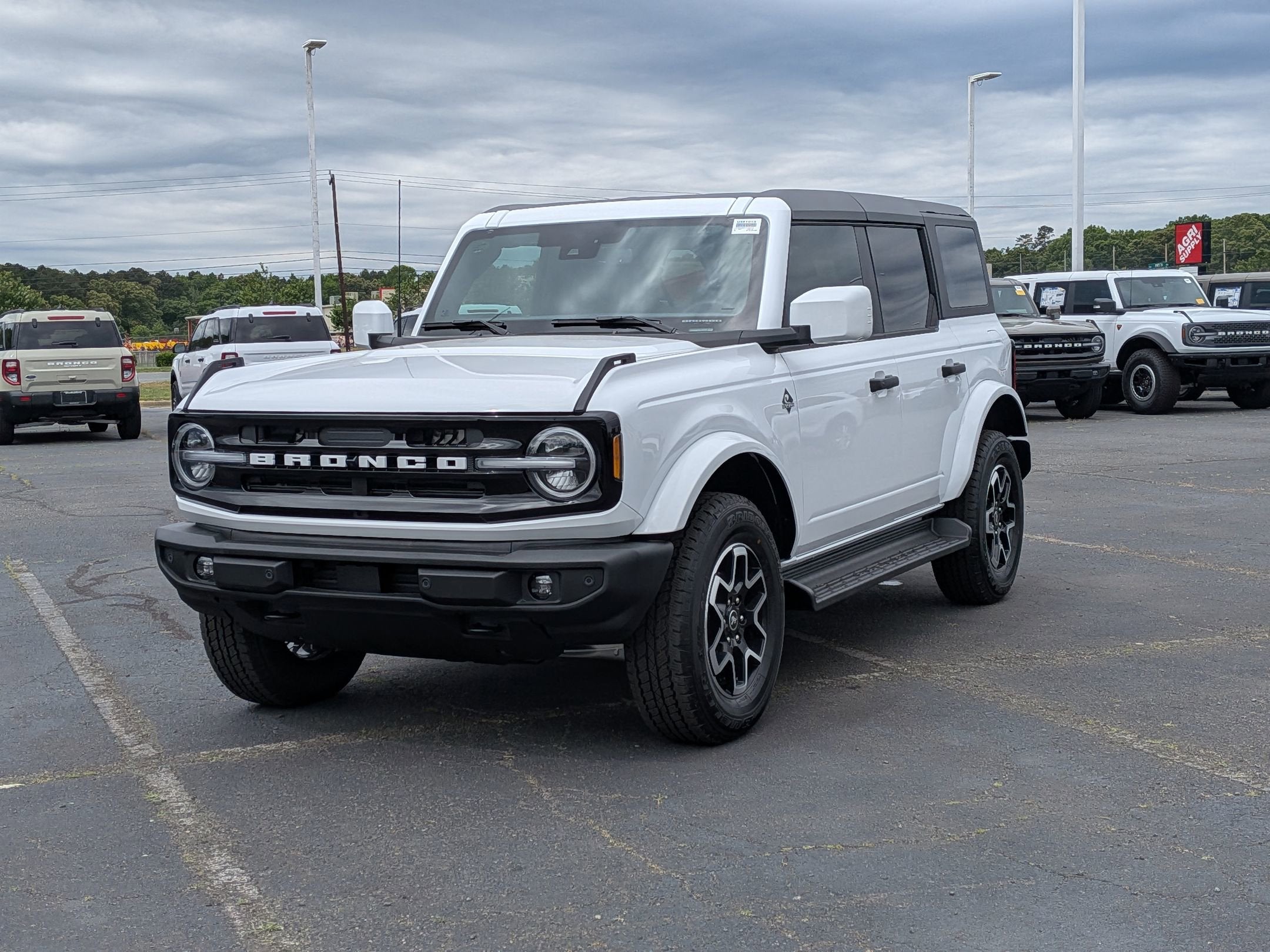 2026 Ford Bronco Outer Banks