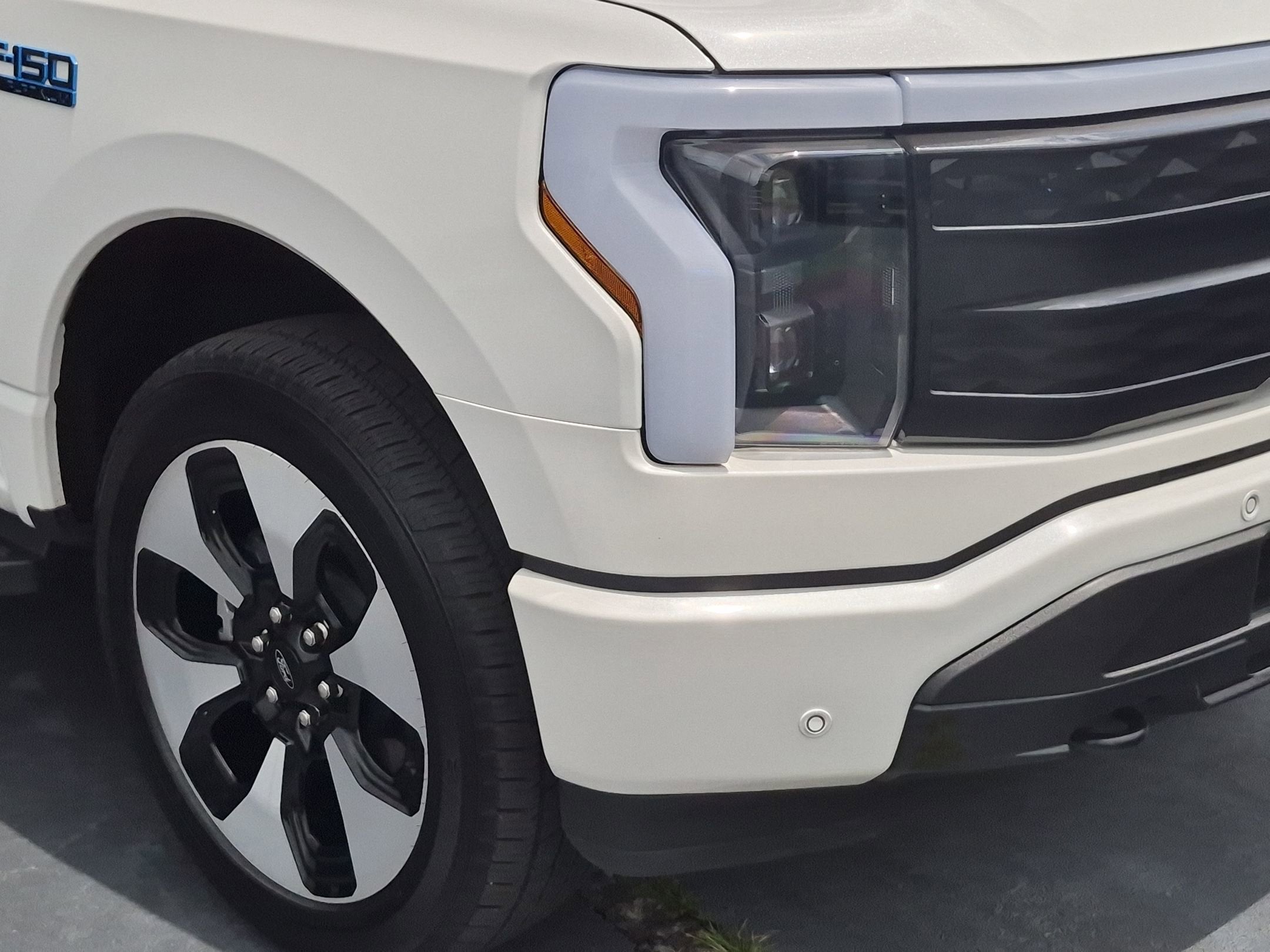 2025 Ford F-150 Lightning Platinum