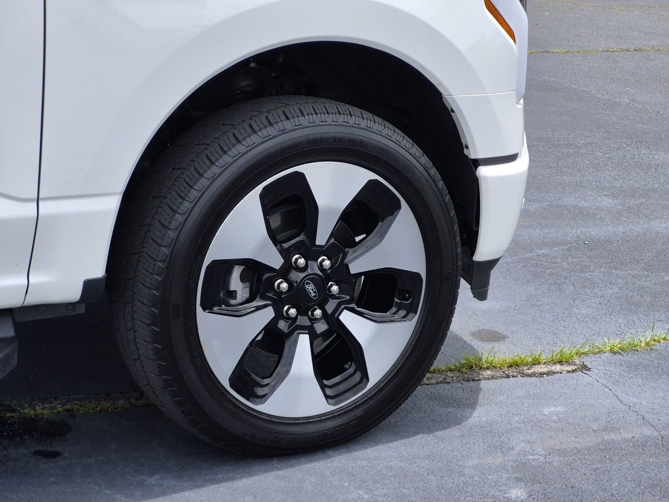 2025 Ford F-150 Lightning Platinum