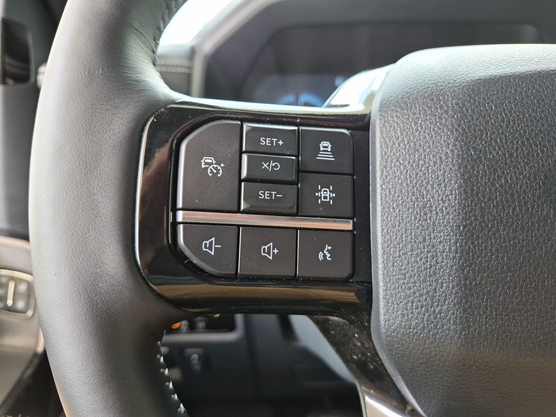 2025 Ford F-150 Lightning Platinum