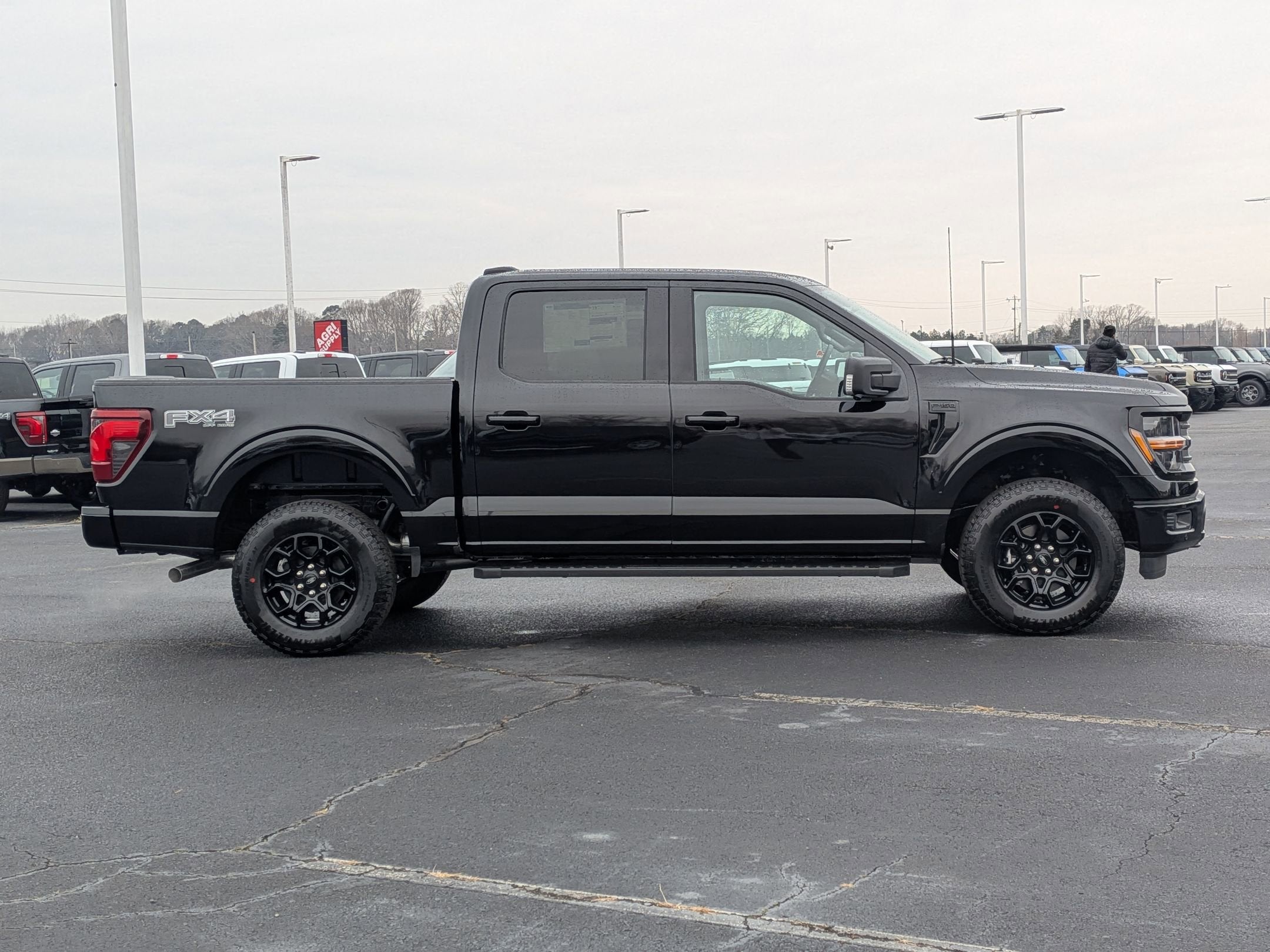 2026 Ford F-150 XLT - 6" lift custom wheels,Leather