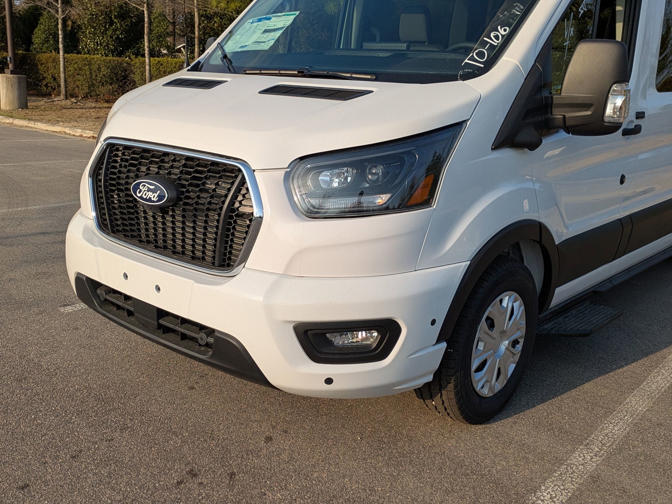 2026 Ford Transit Passenger Wagon XL