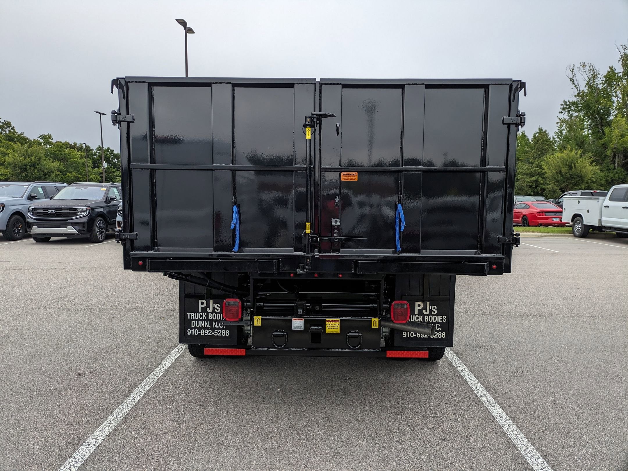 2025 Ford Super Duty F-550 DRW XL