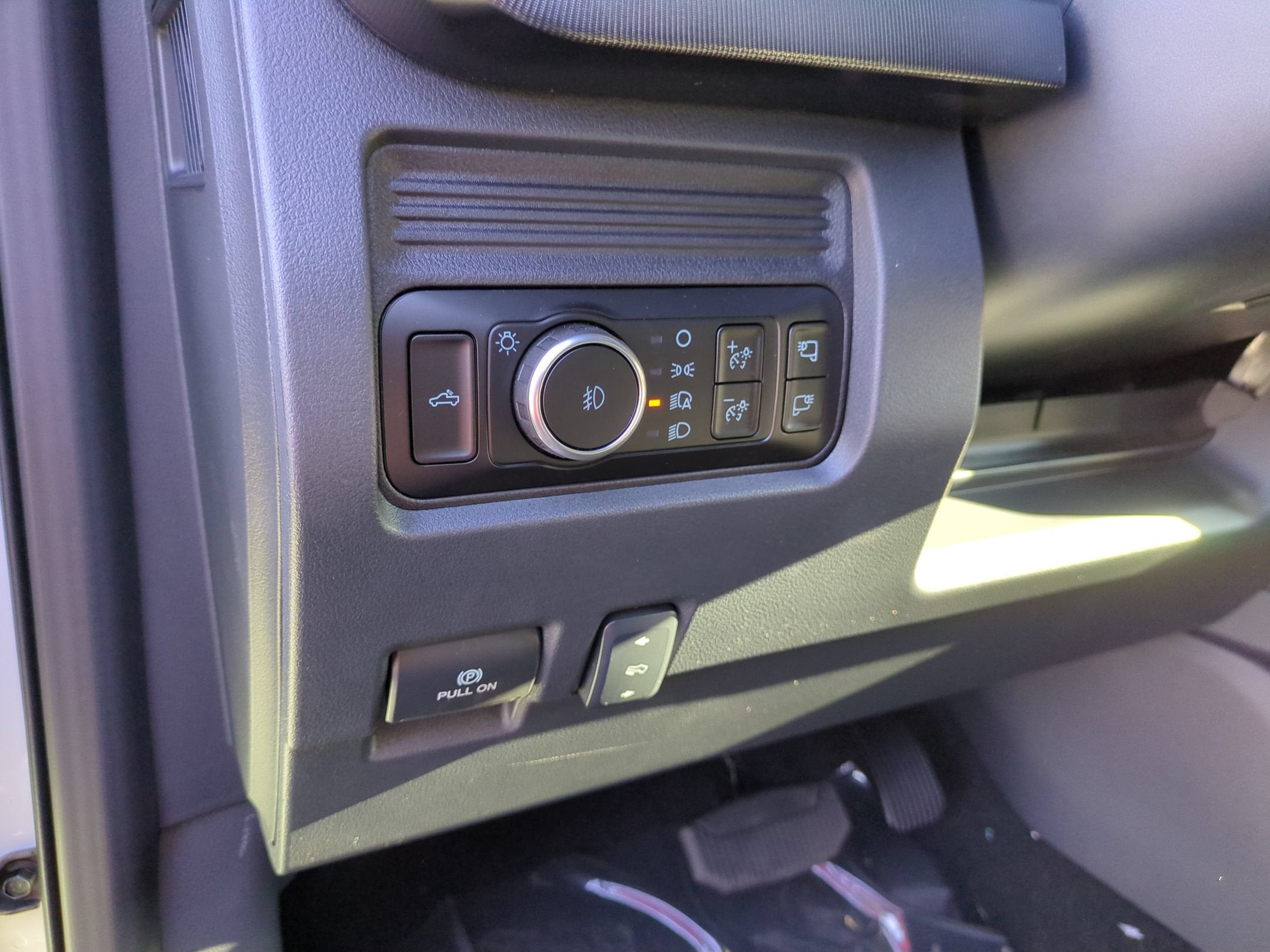 2027 Ford Super Duty F-550 DRW Platinum